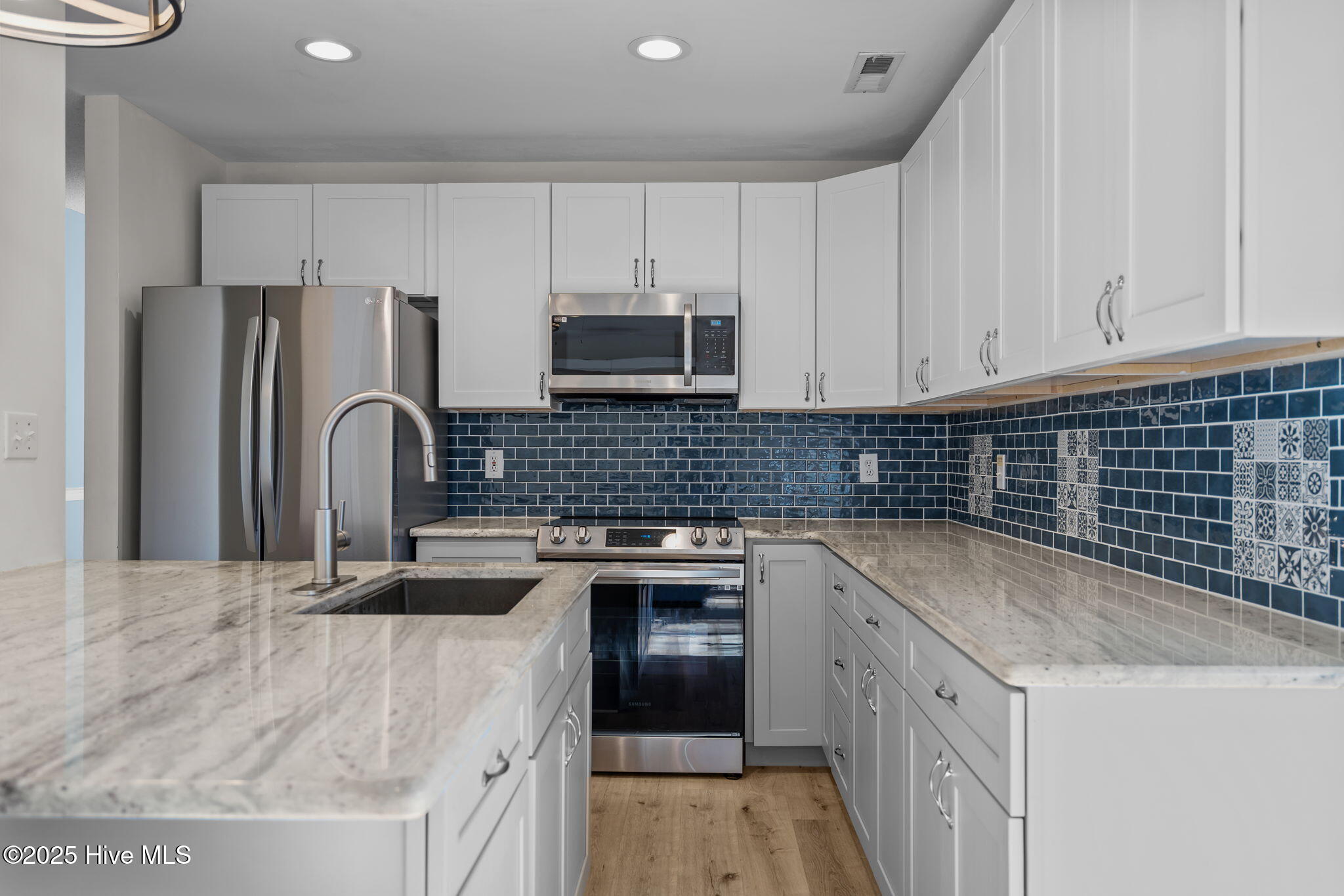 100544988 | Photo 10