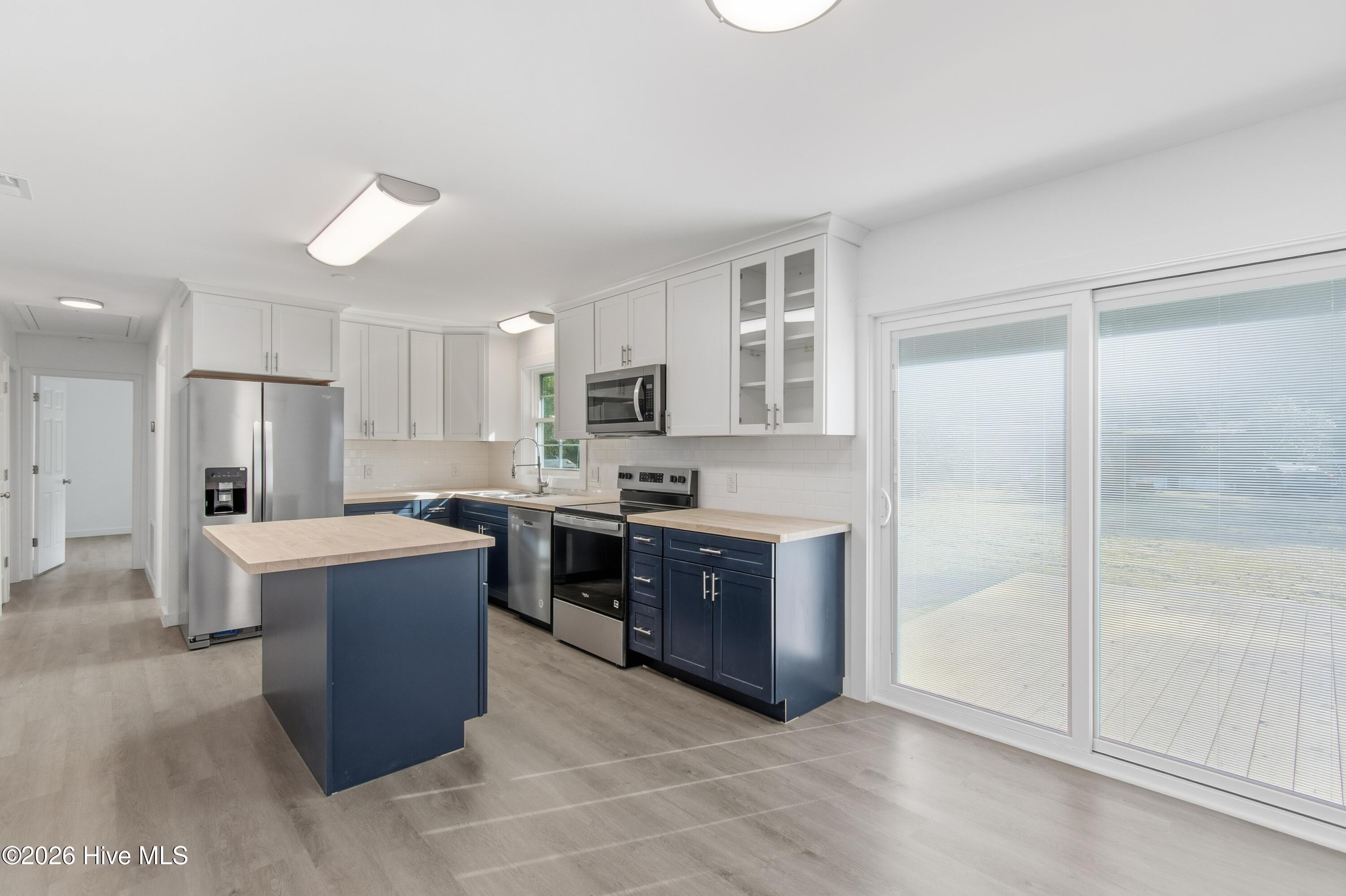 100550863 | Photo 12