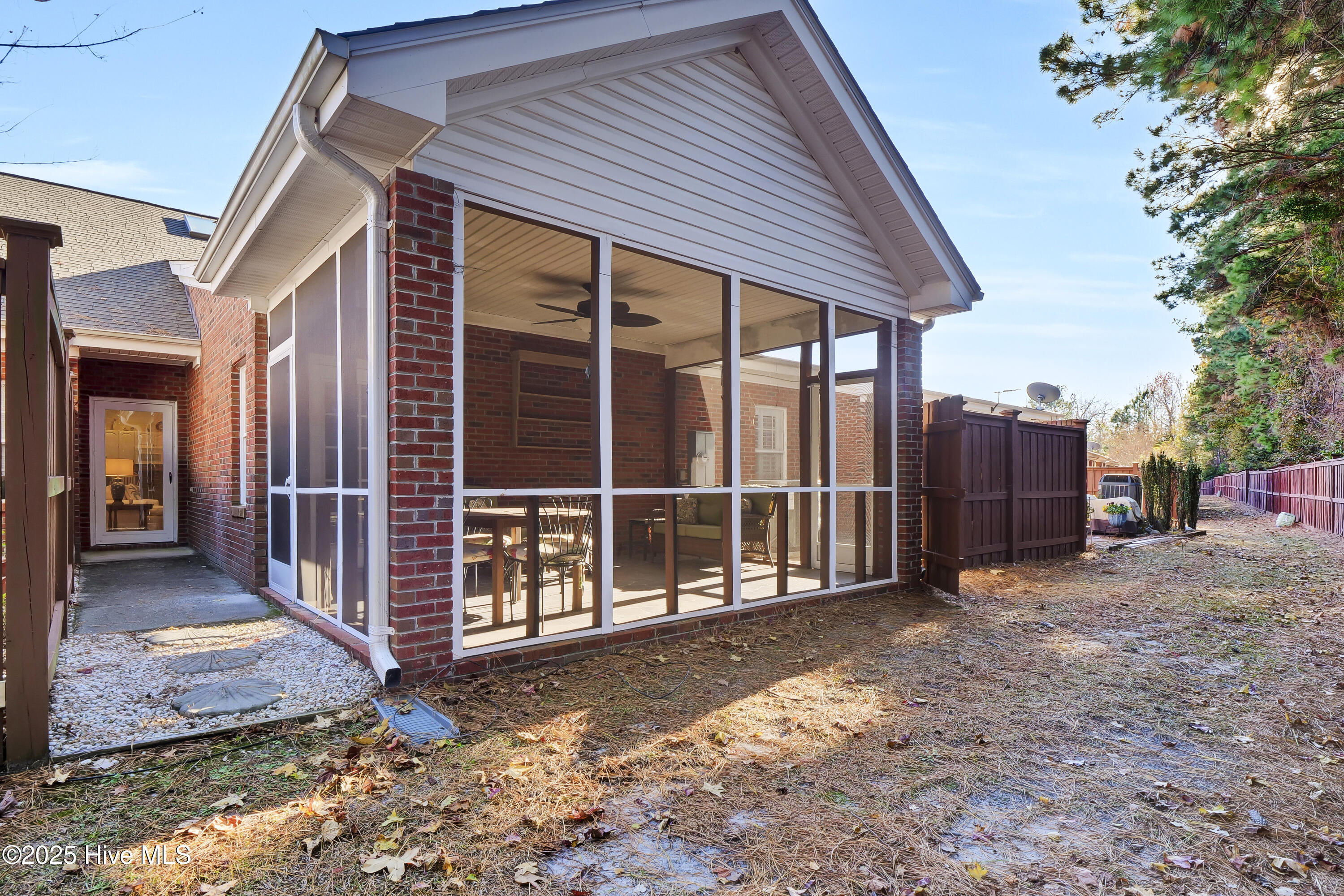 100545756 | Photo 22