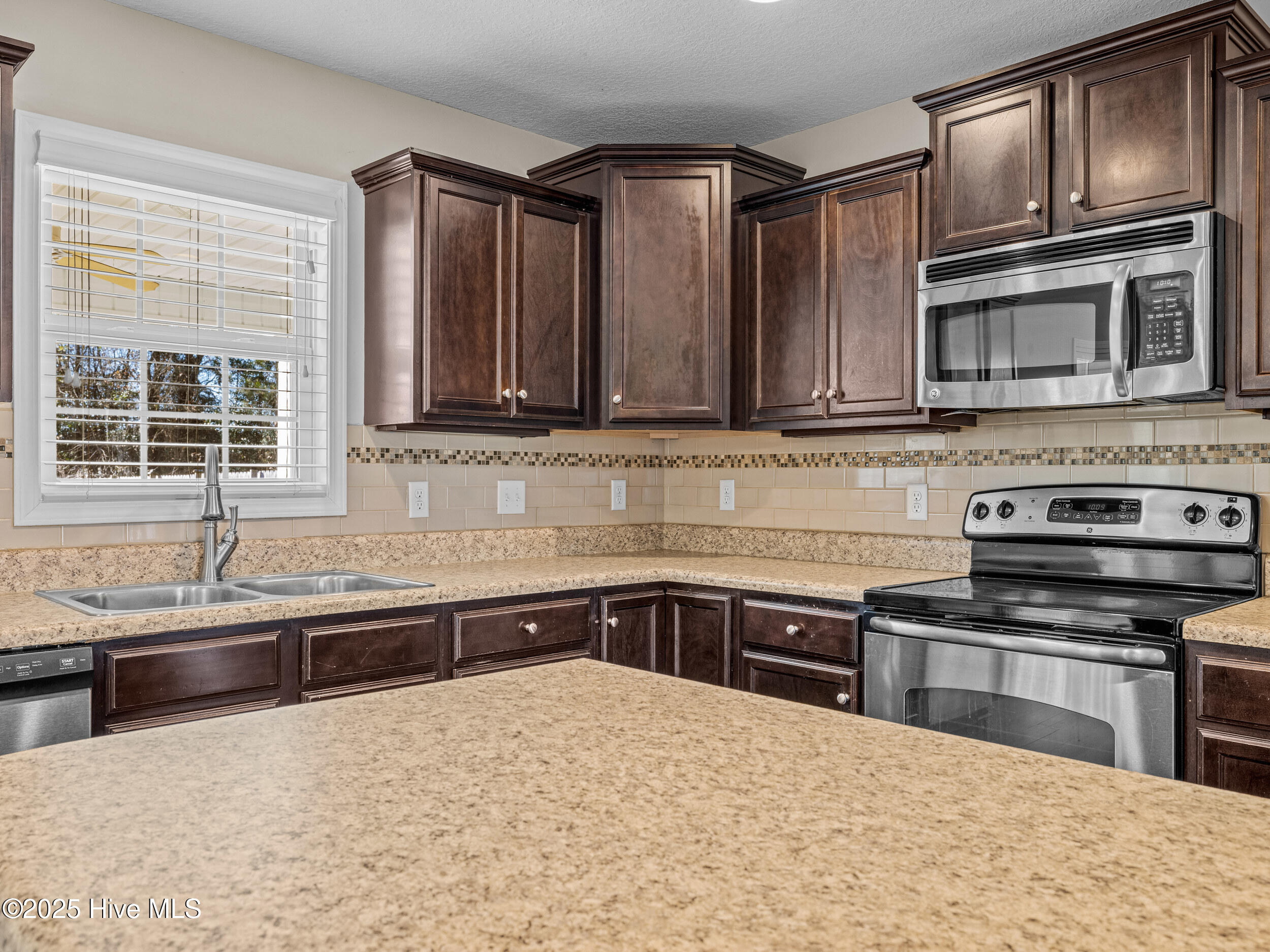 100546969 | Photo 13