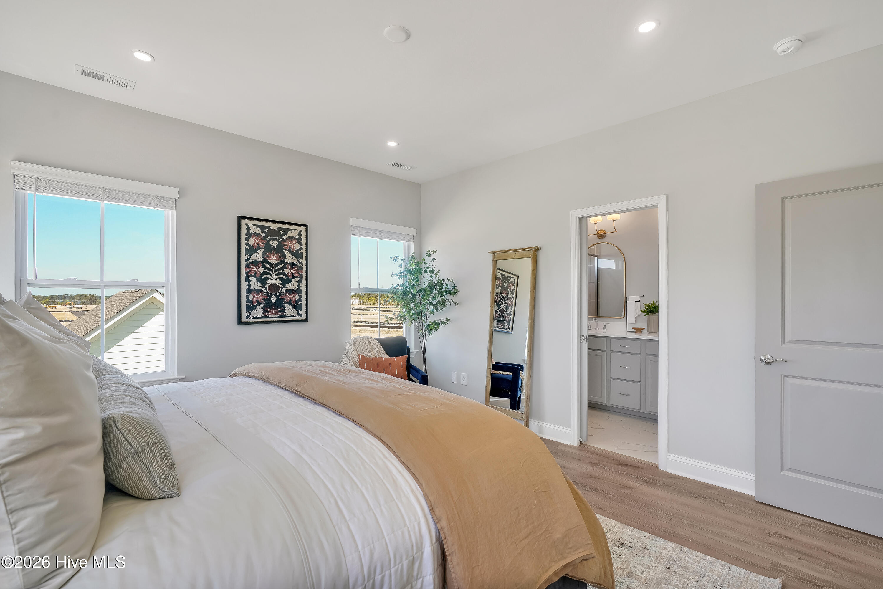 100557147 | Photo 17