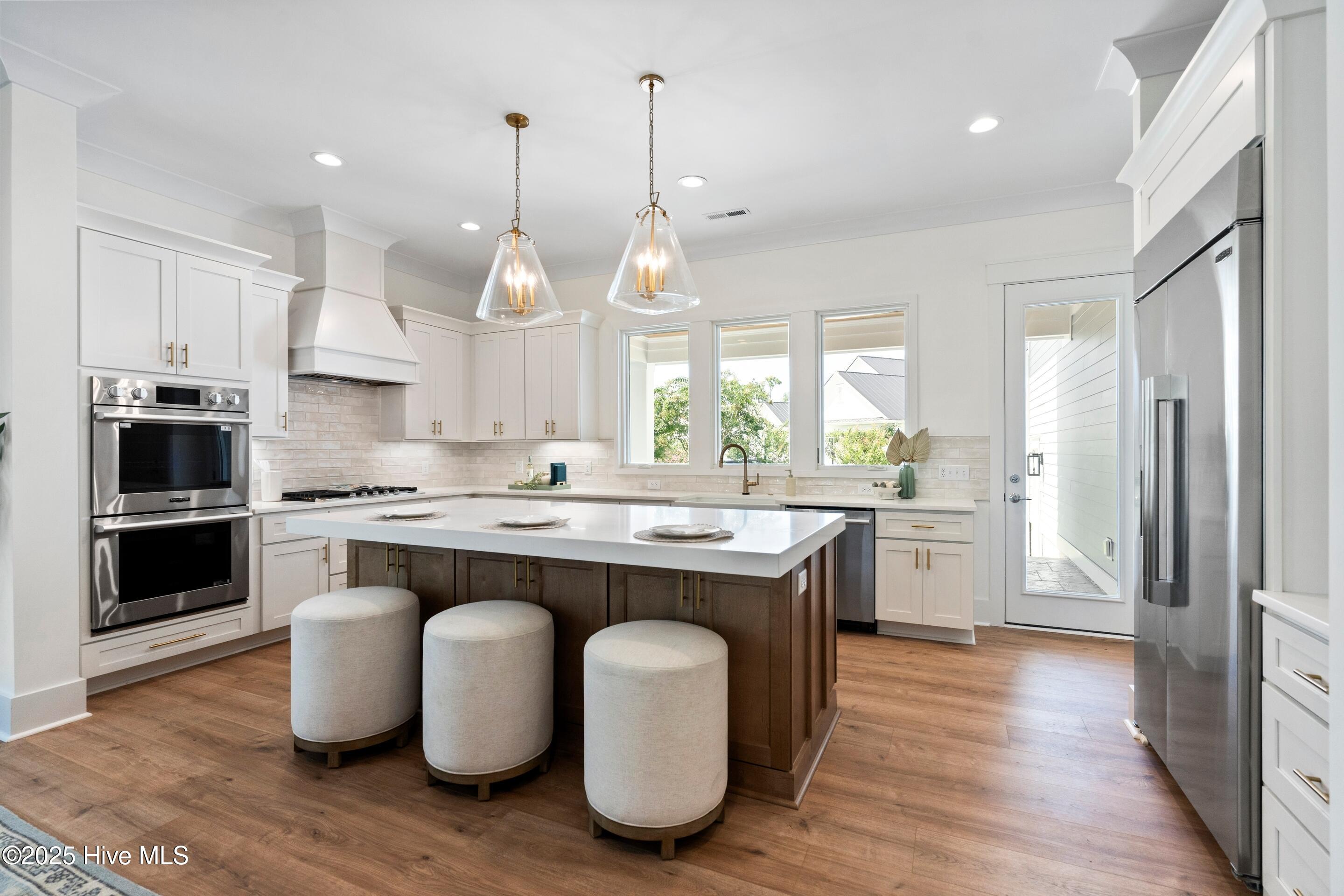 100542273 | Photo 27