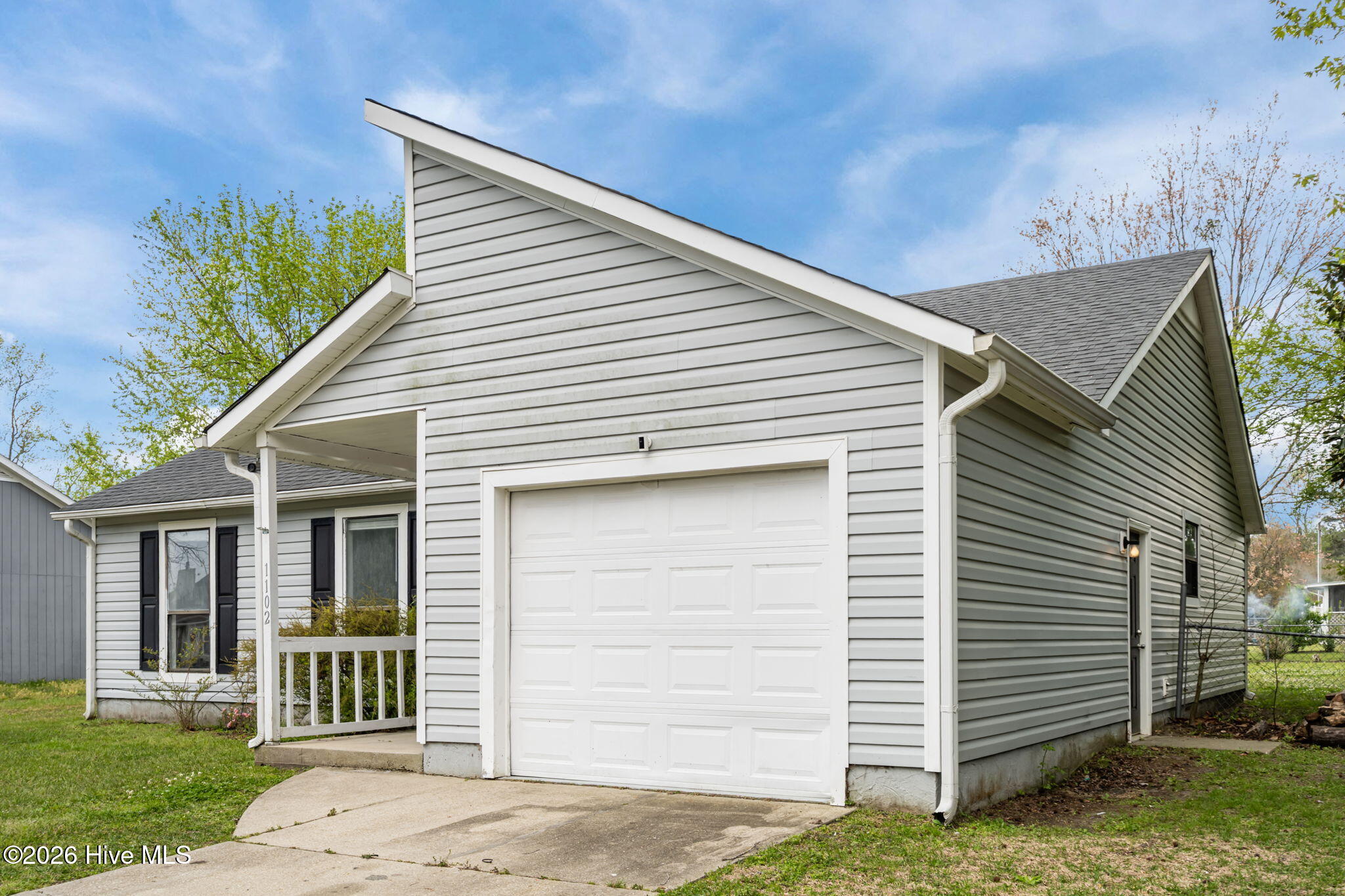 100563828 | Photo 21