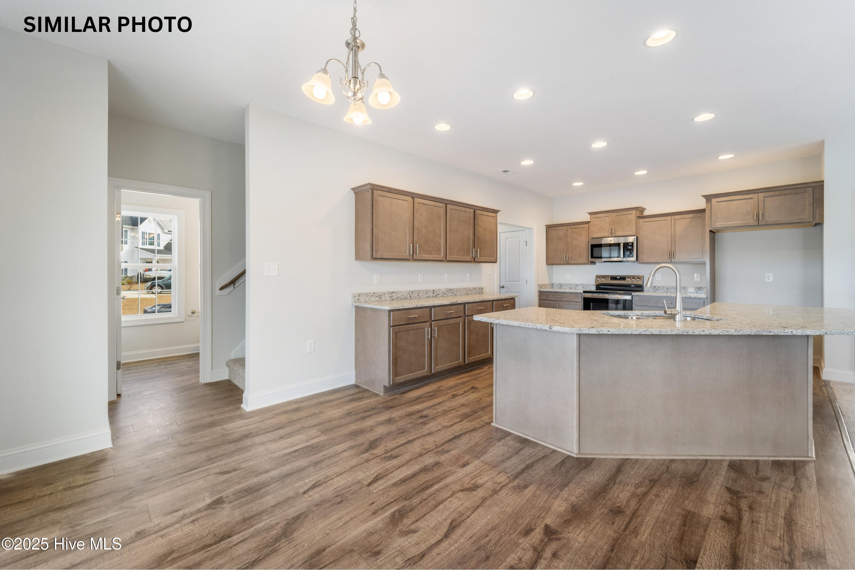 100521769 | Photo 16