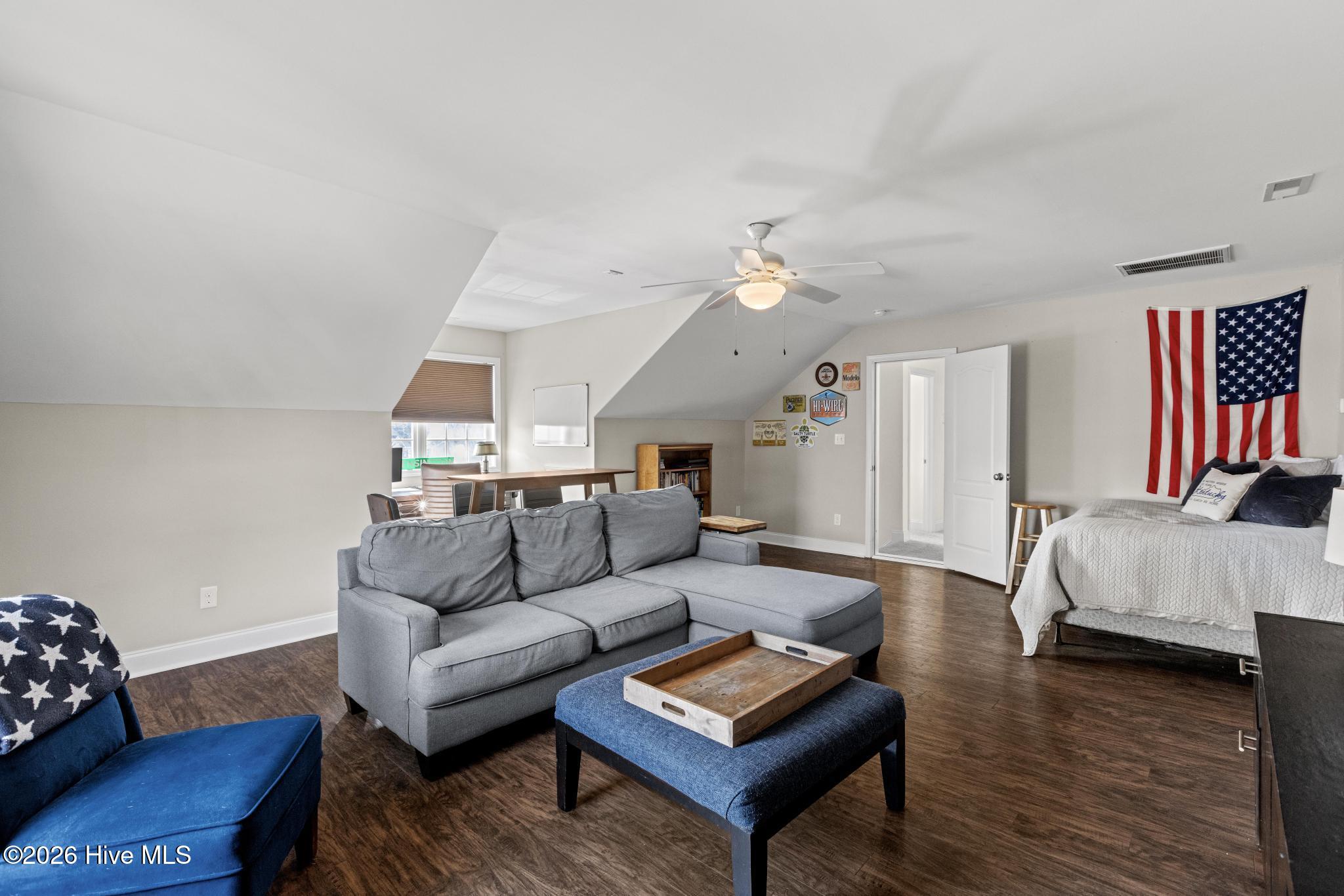 100564842 | Photo 23