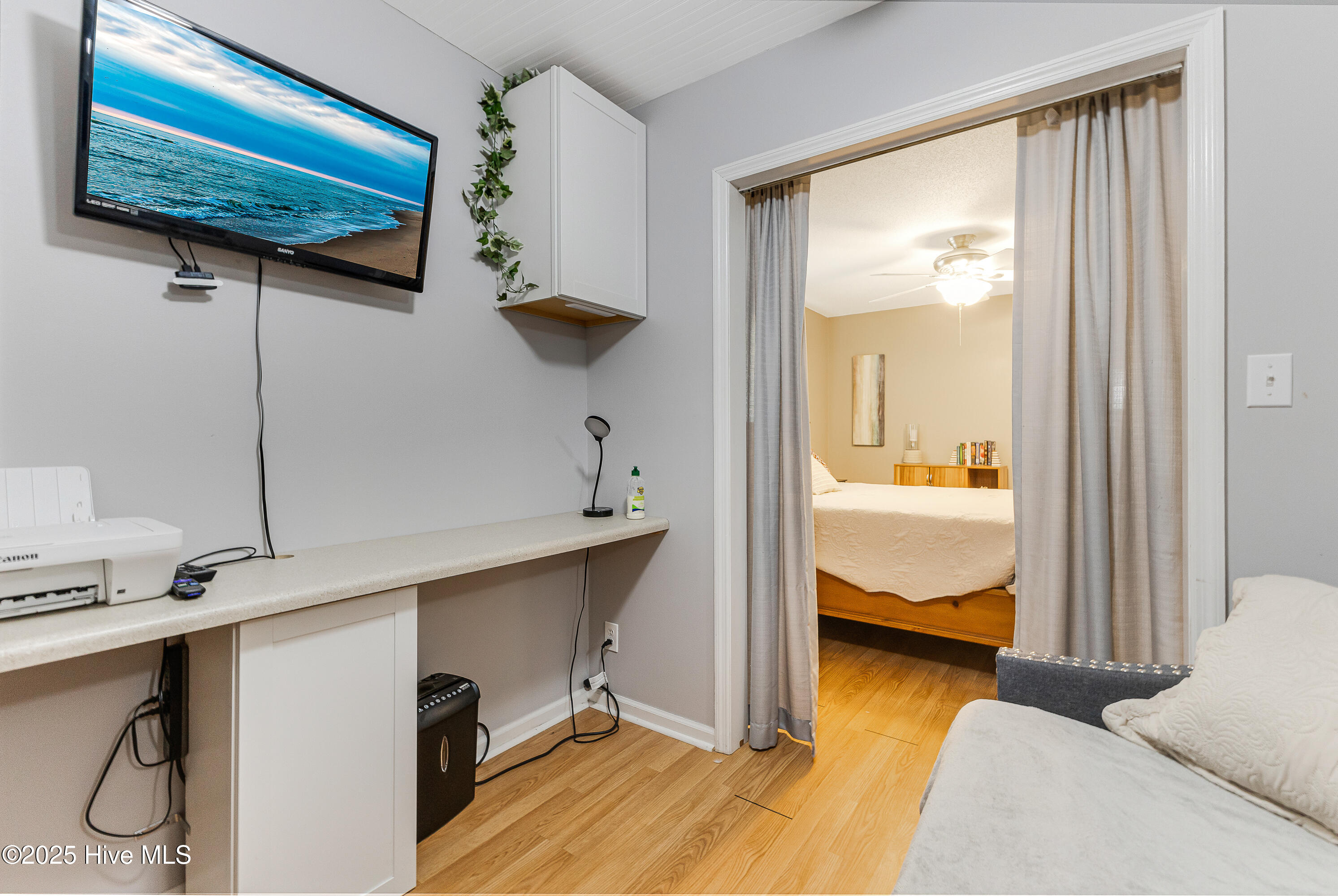 100536488 | Photo 23