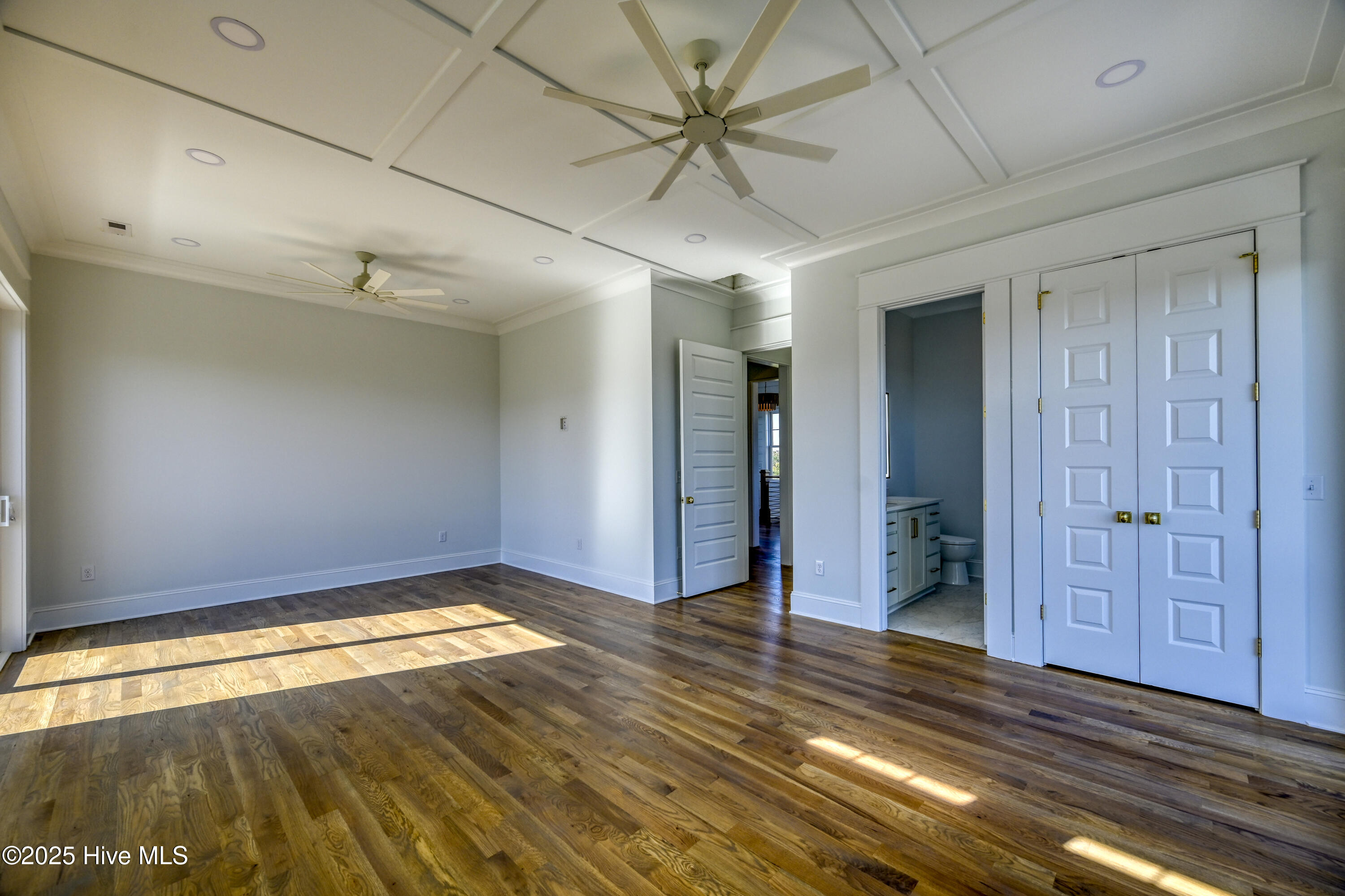 100516070 | Photo 55