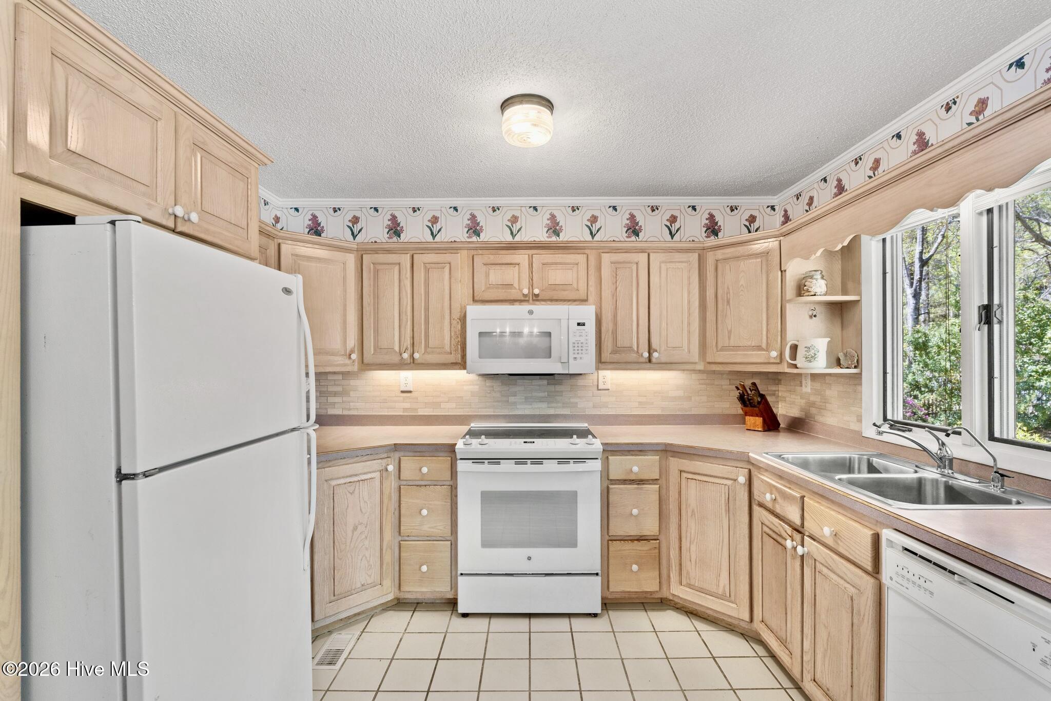 100561830 | Photo 14