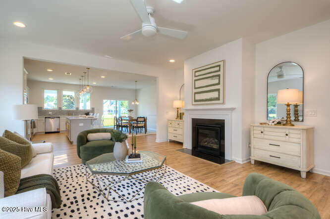 DSC 2293 4 5 Enhancer-008-006-666x444