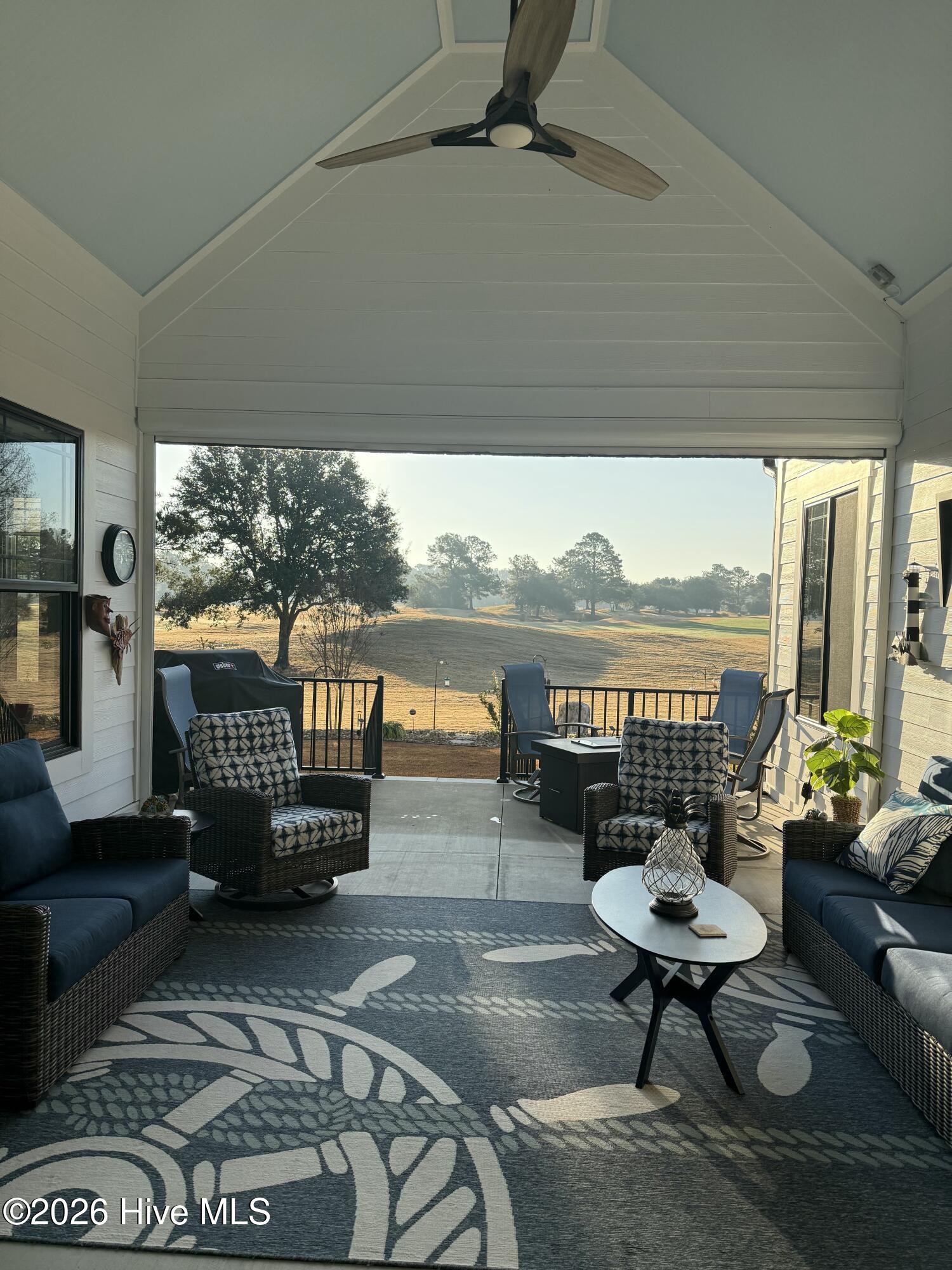 100547698 | Photo 56