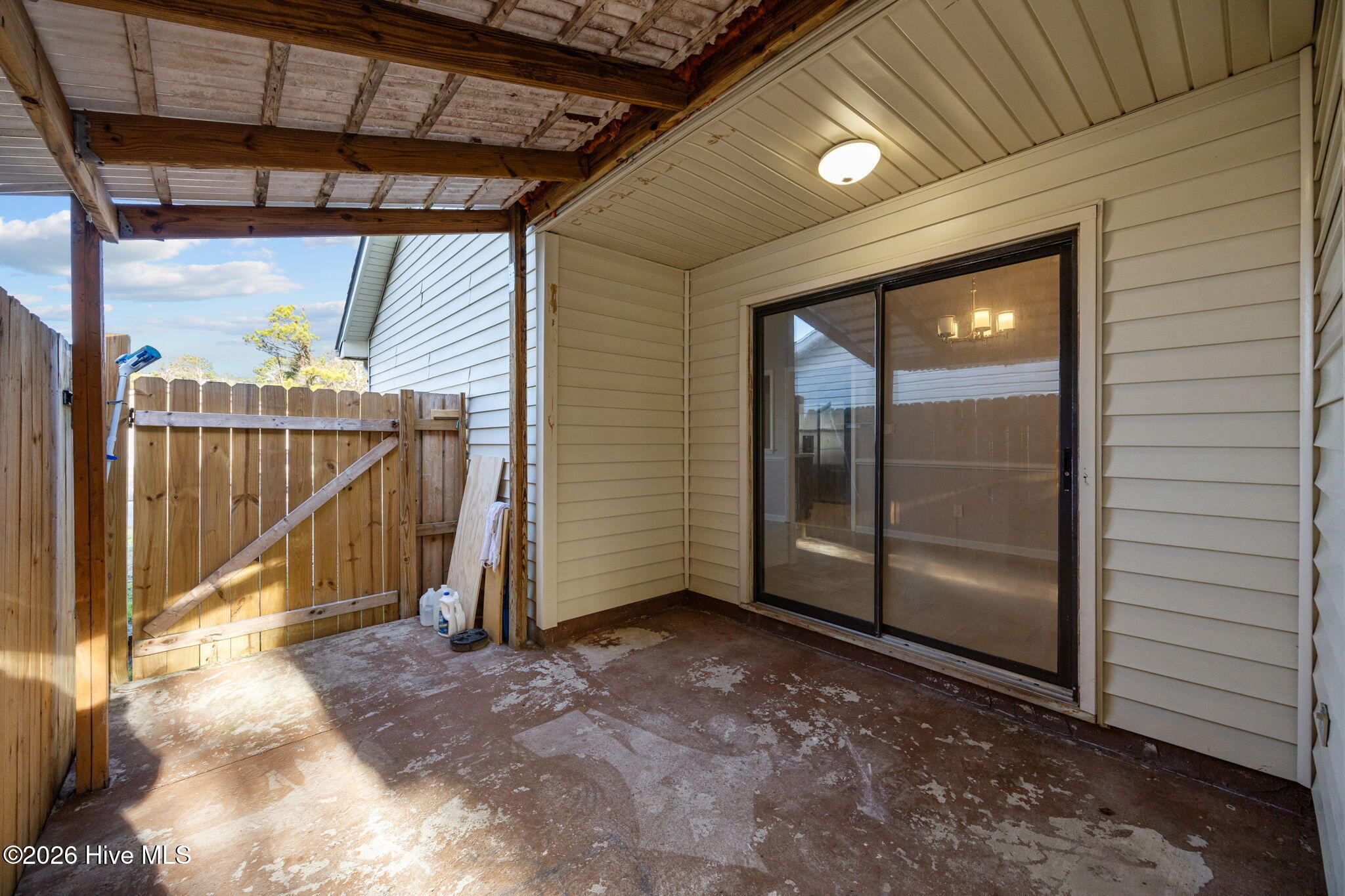 100550799 | Photo 30