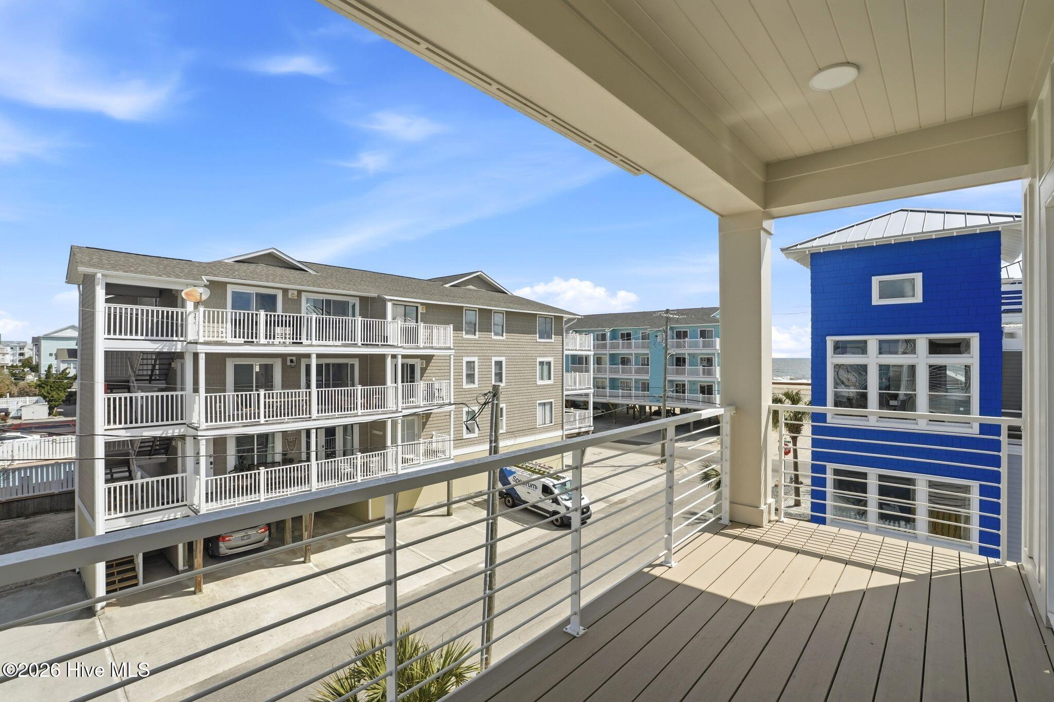 100561284 | Photo 63