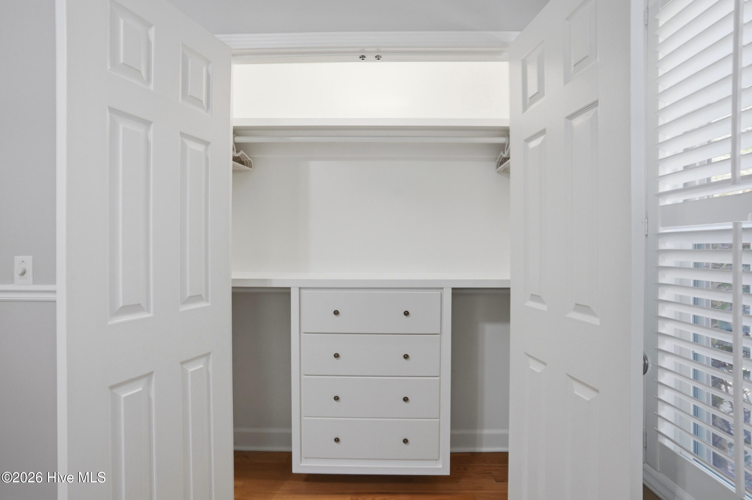 100563300 | Photo 27