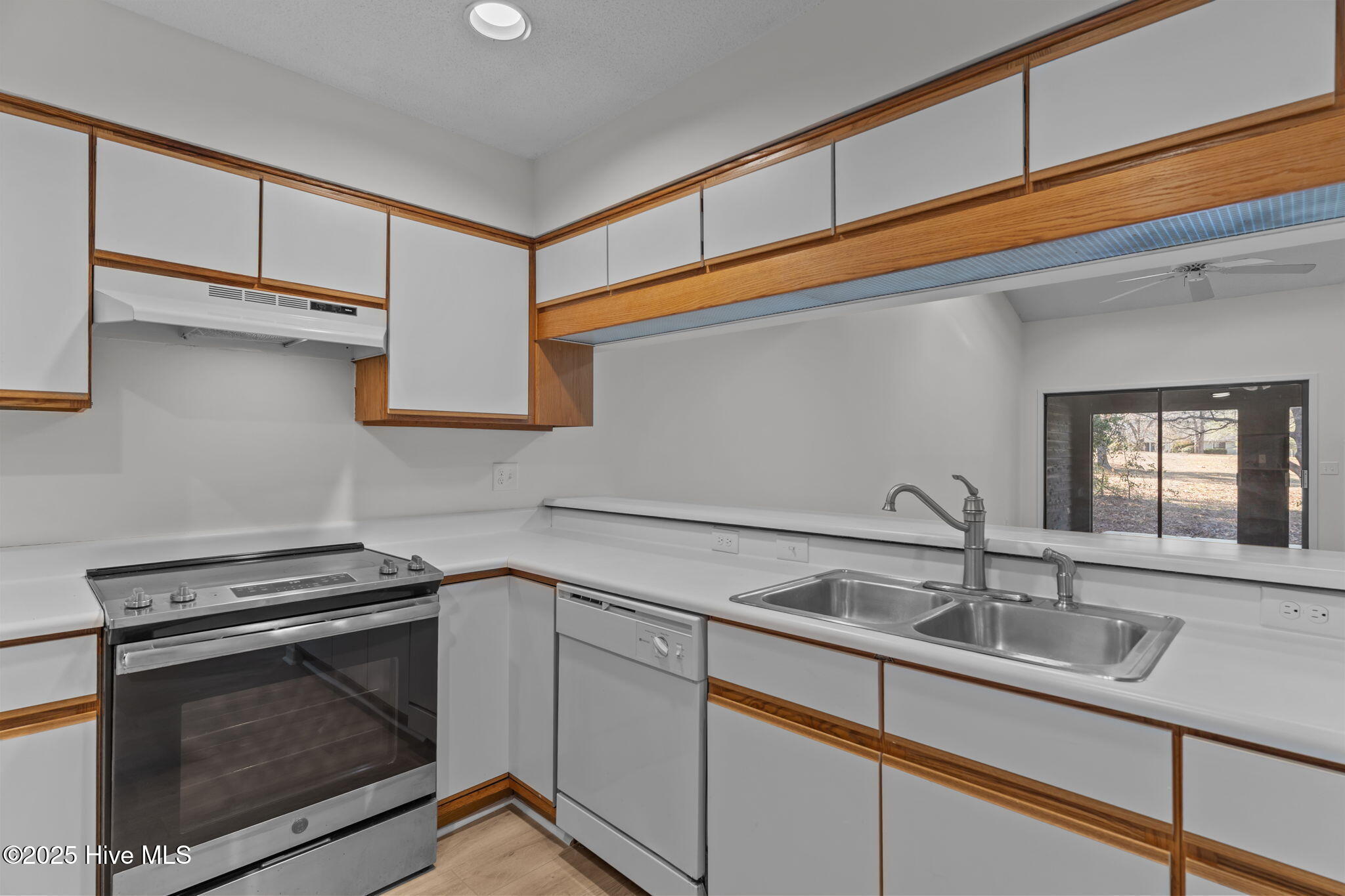 100537867 | Photo 14