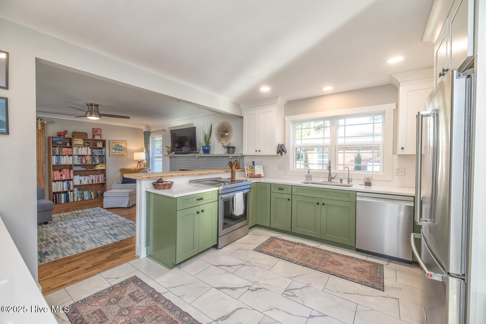 100556956 | Photo 15