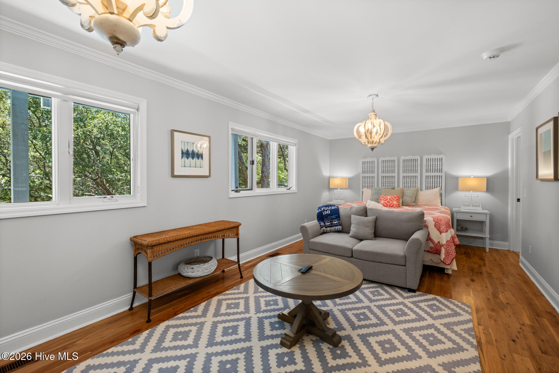 100569244 | Photo 13