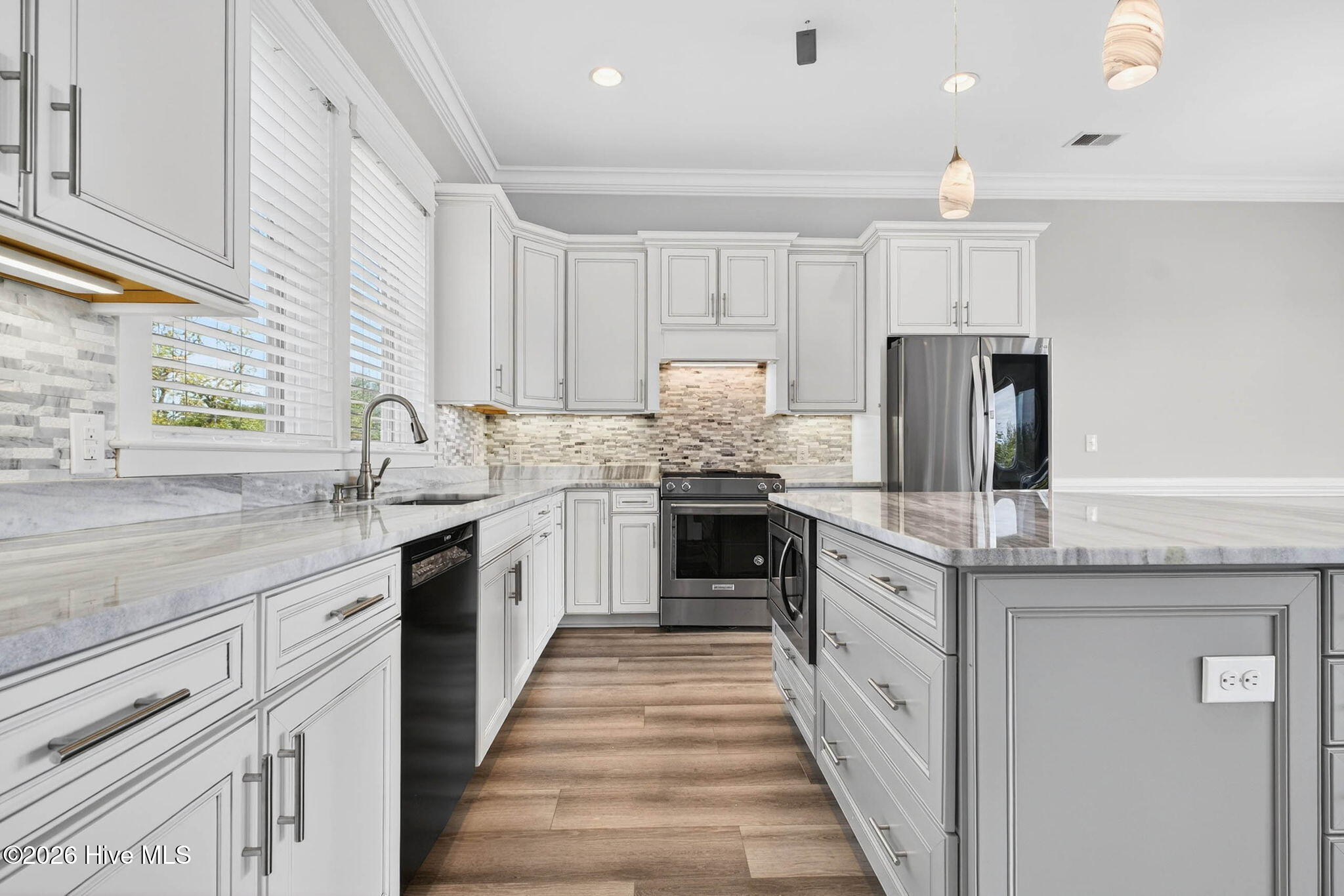 100563982 | Photo 15