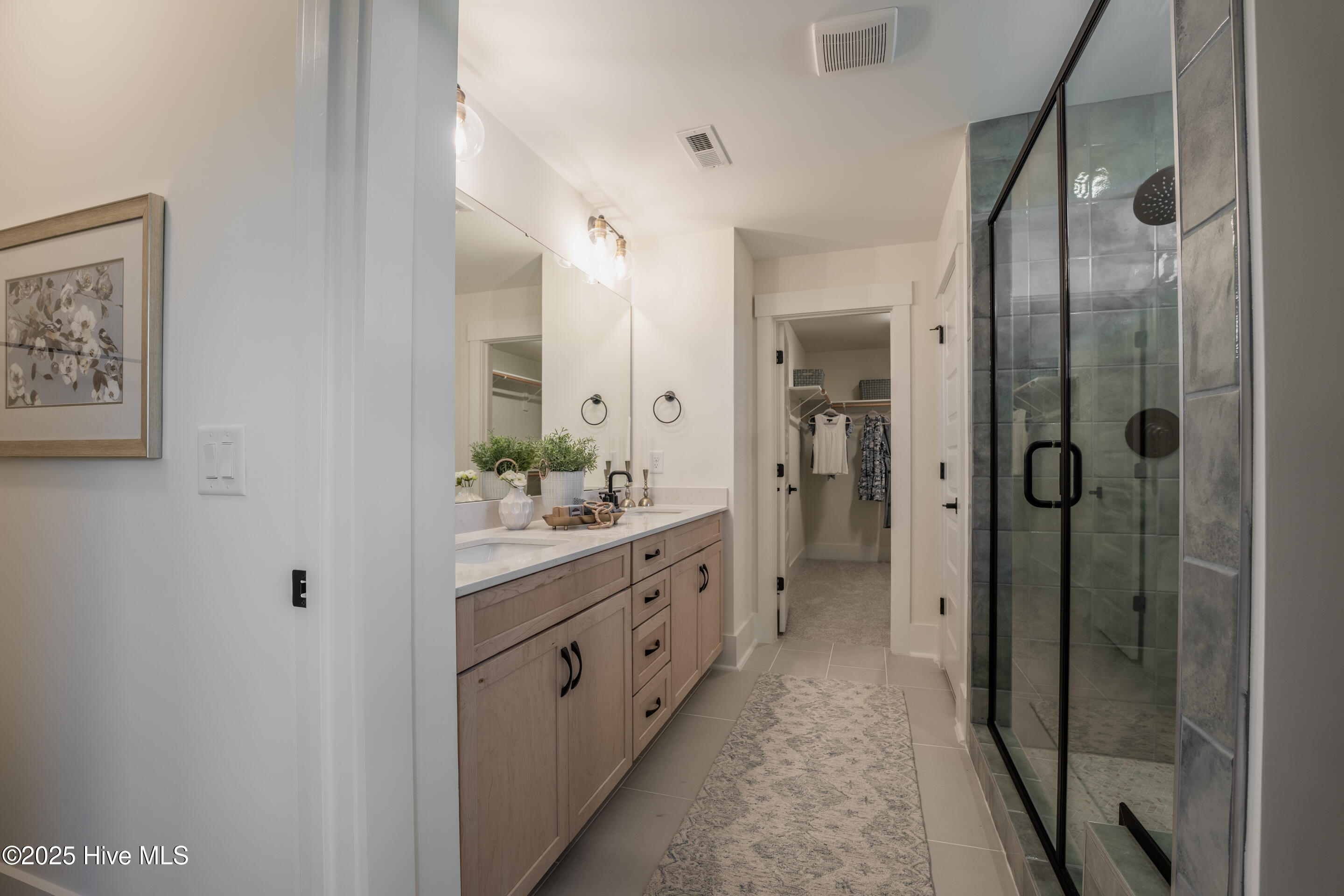 100545913 | Photo 28