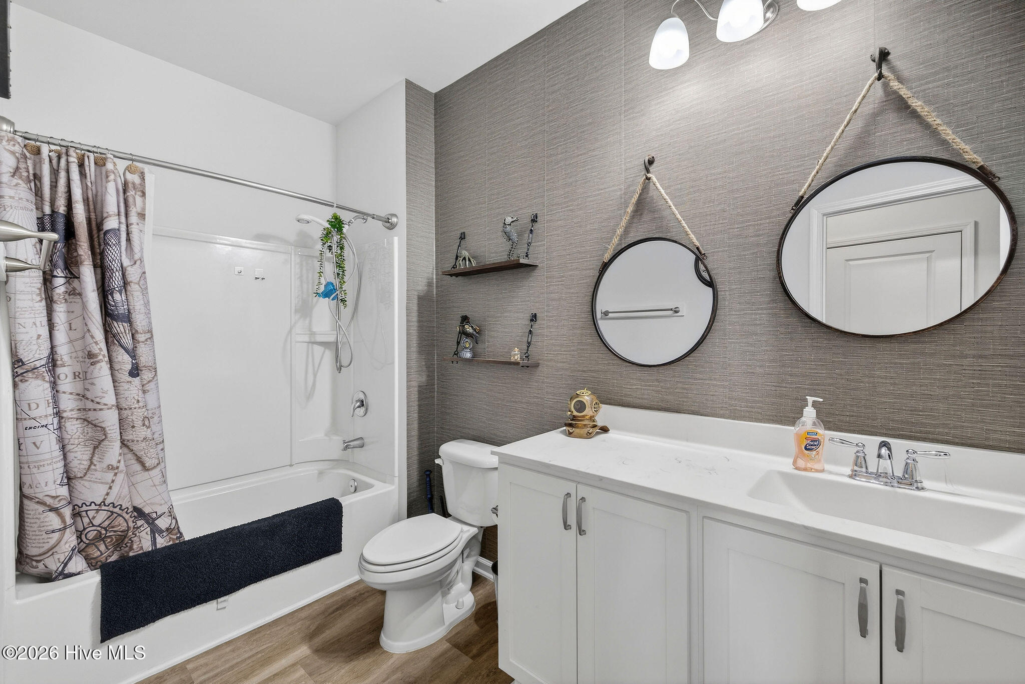 100547233 | Photo 30