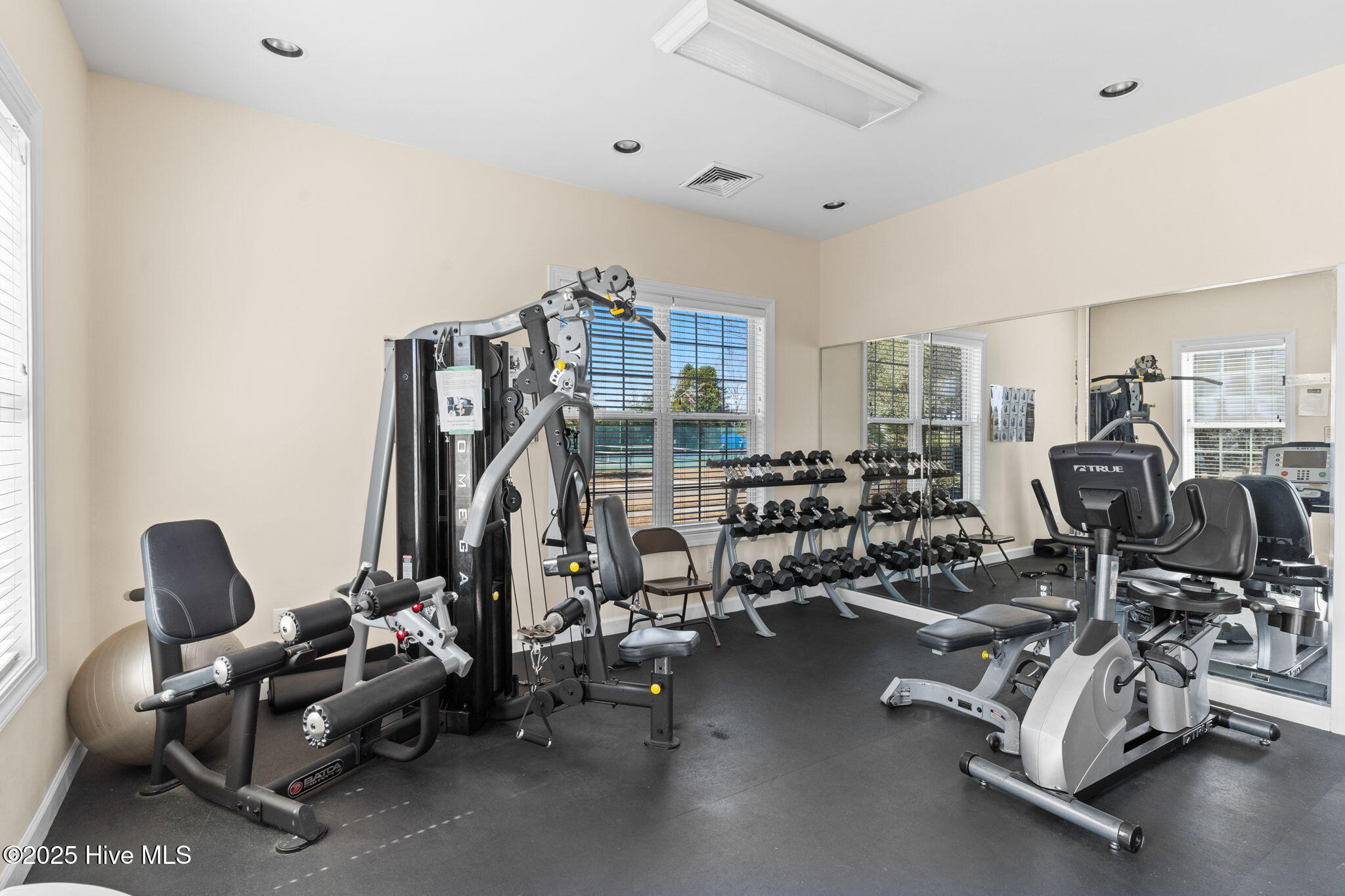 100543261 | Photo 41