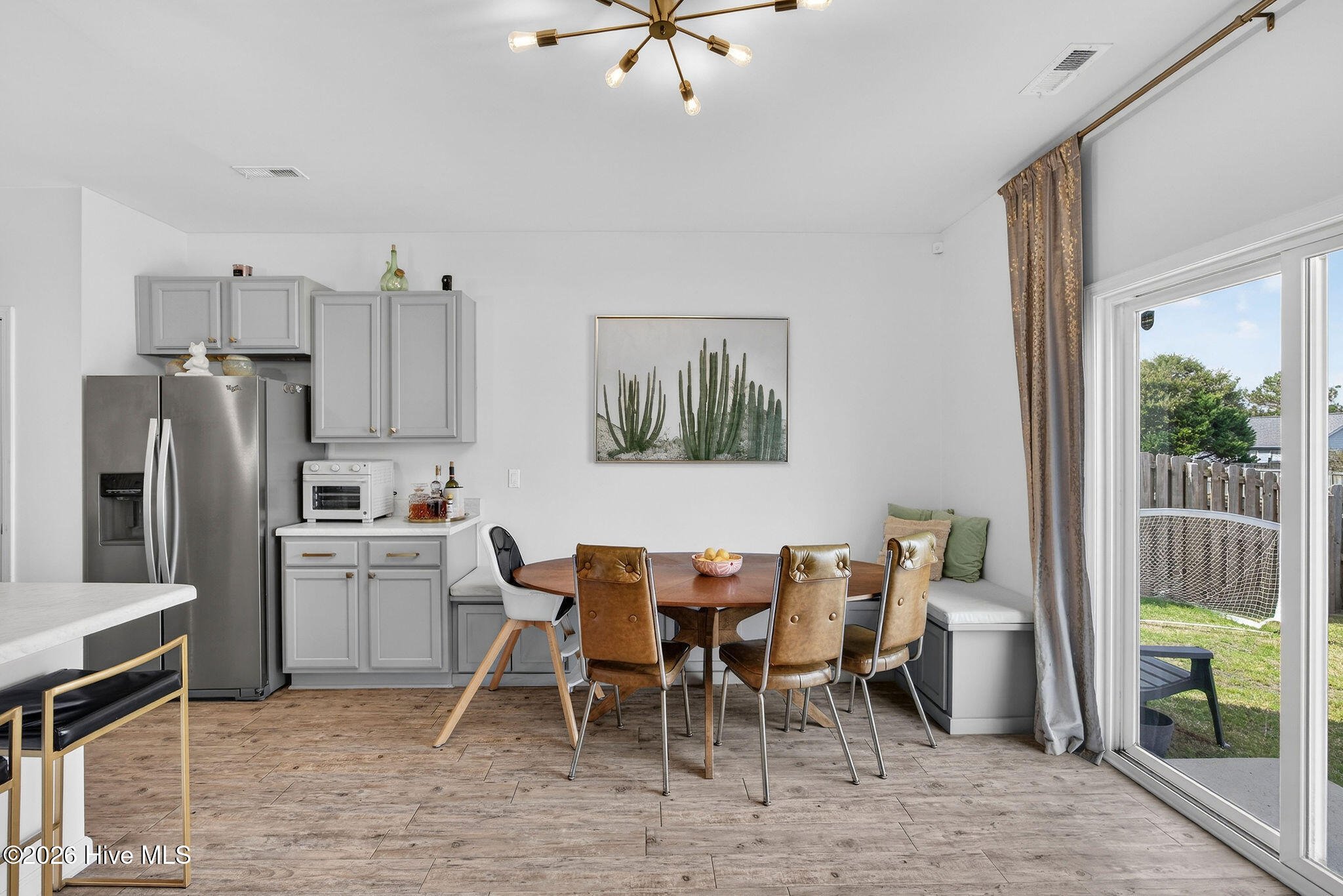 100562313 | Photo 17