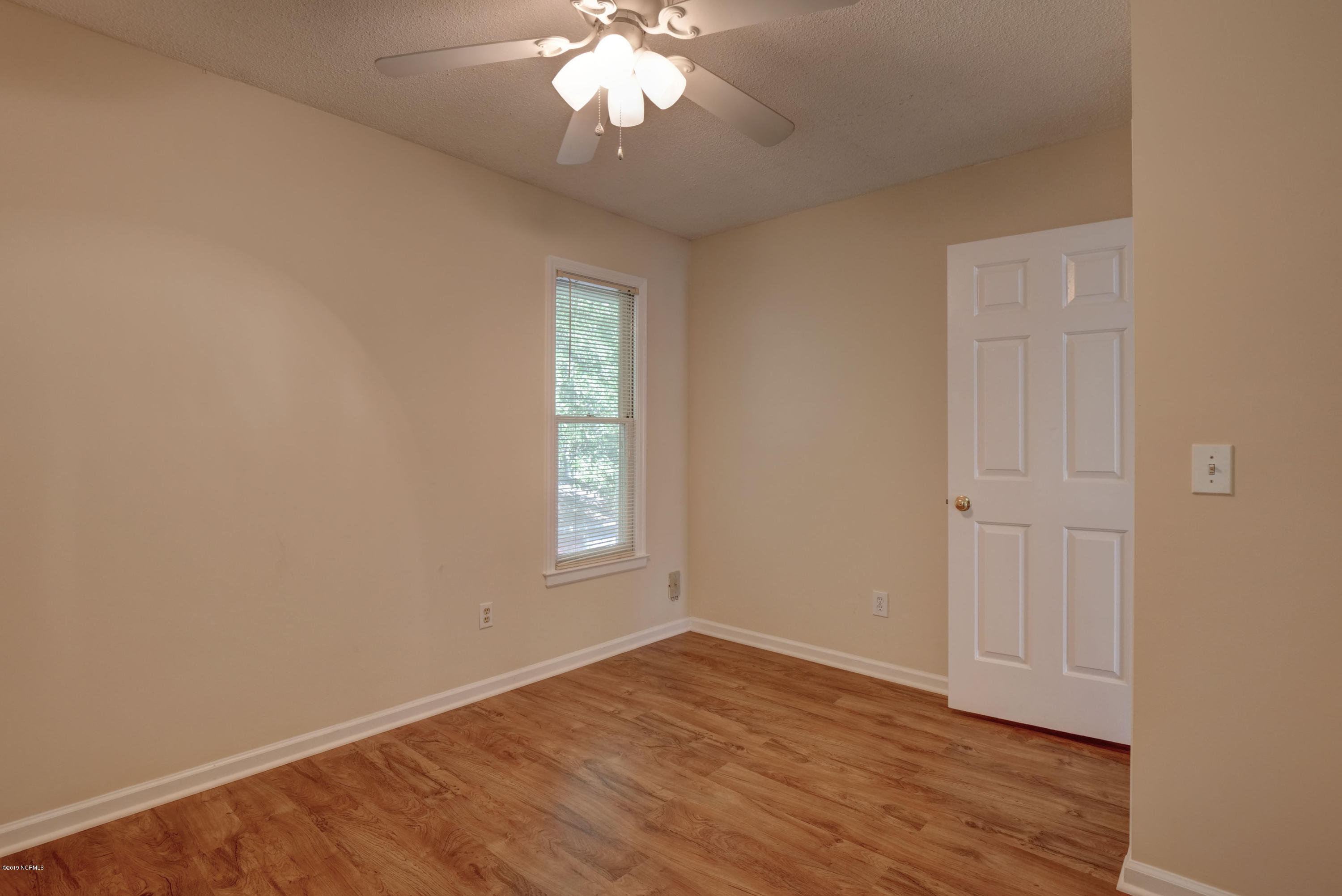 100549177 | Photo 21