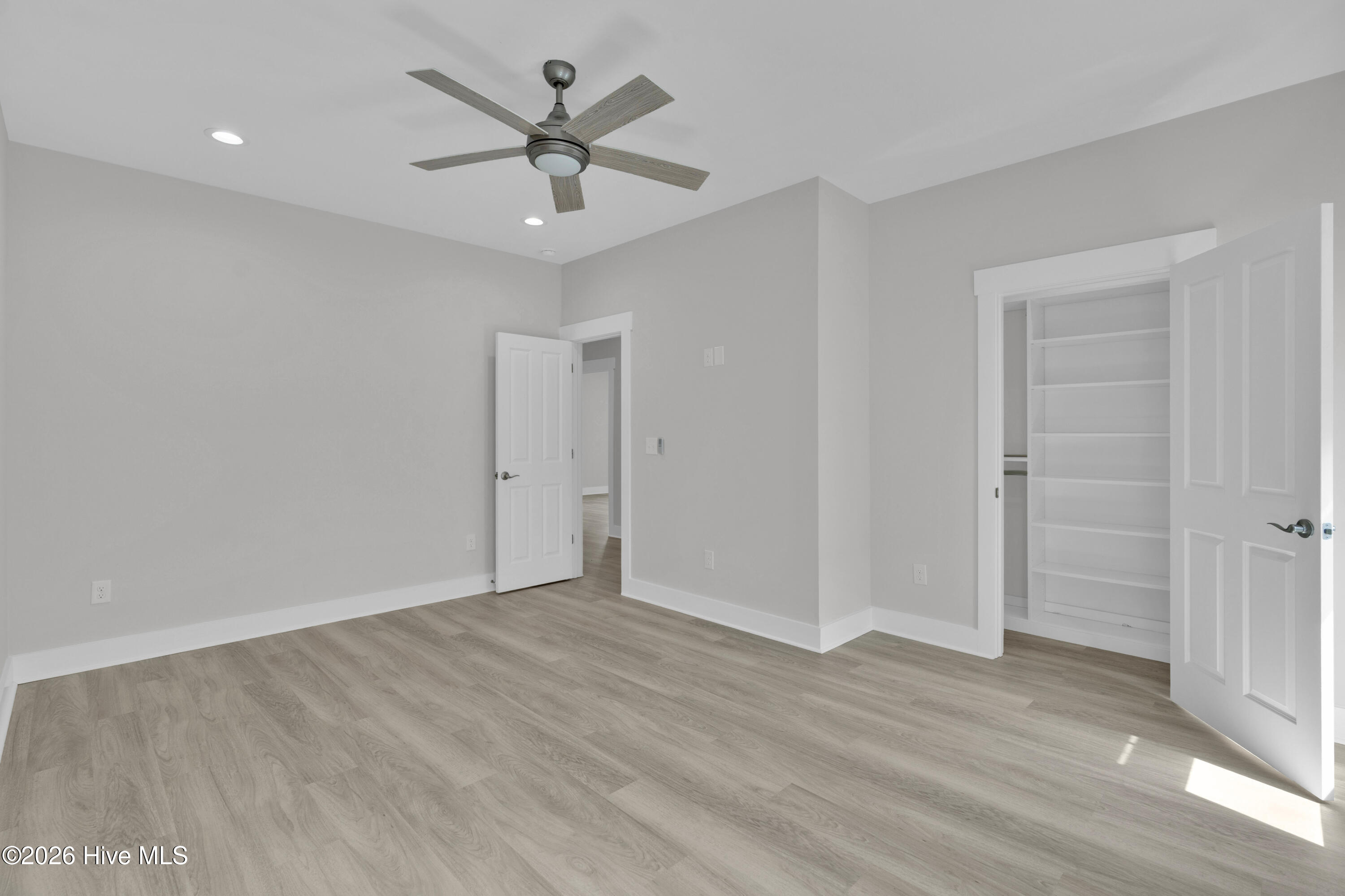 100565490 | Photo 17