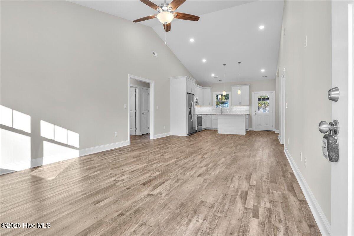 100551453 | Photo 21