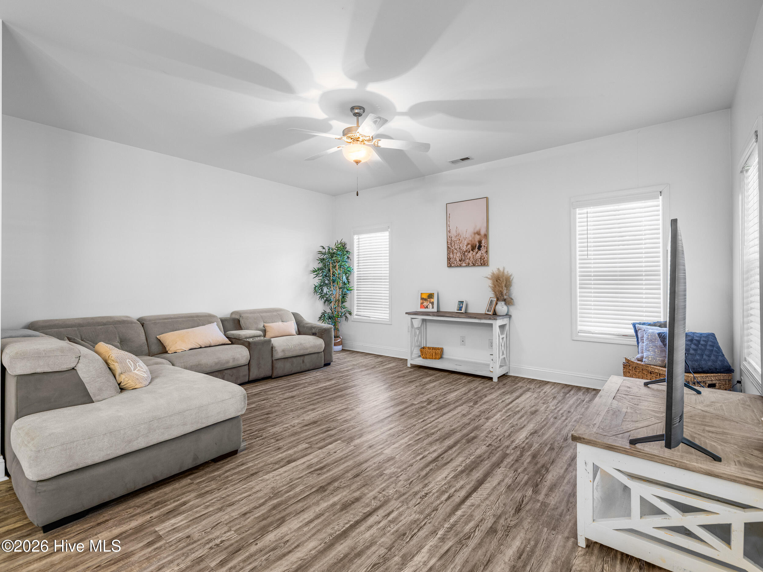 100562171 | Photo 19