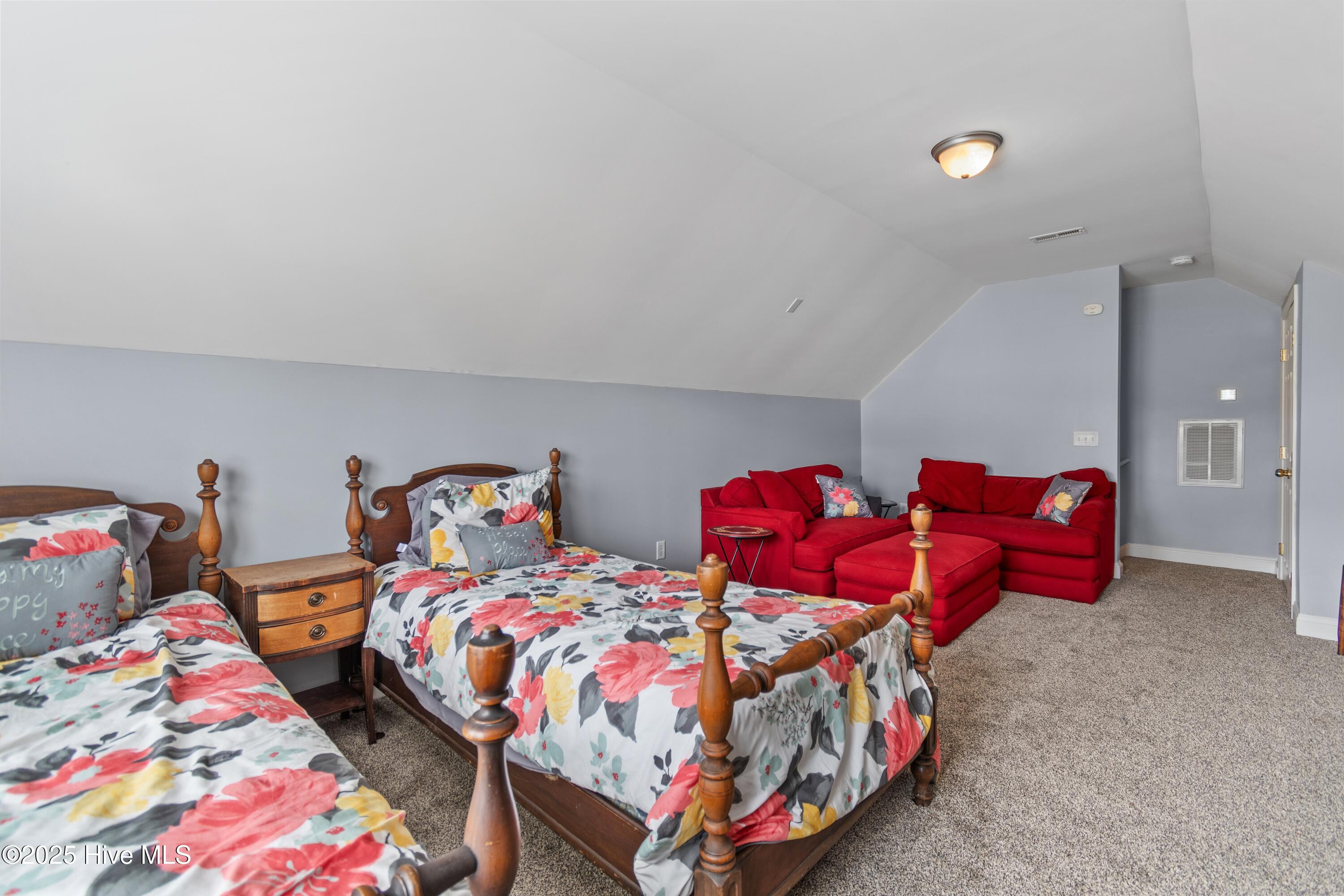 100526864 | Photo 35