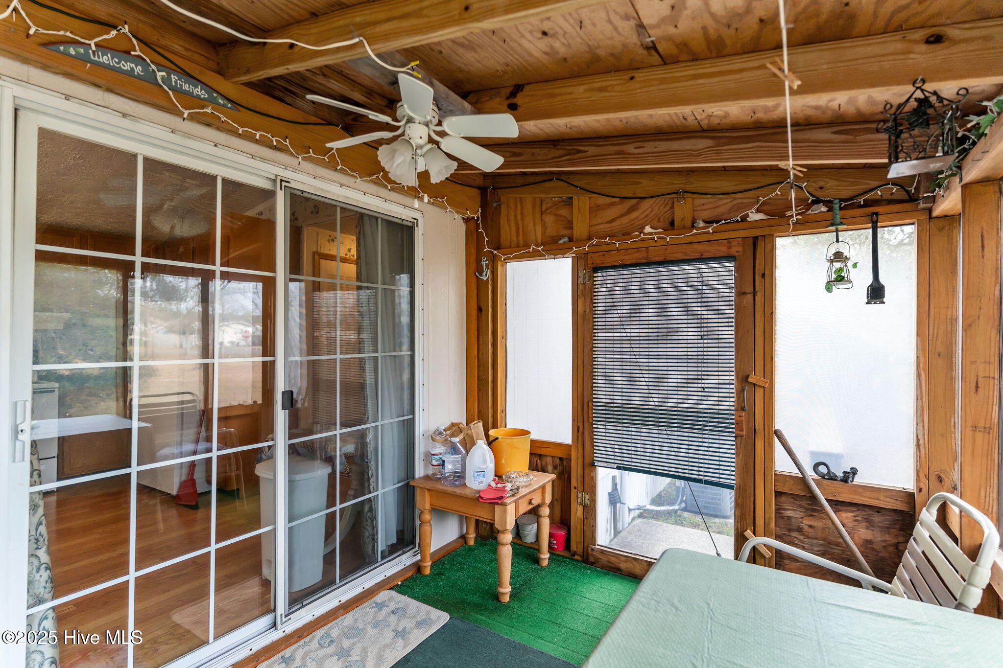 100543944 | Photo 33