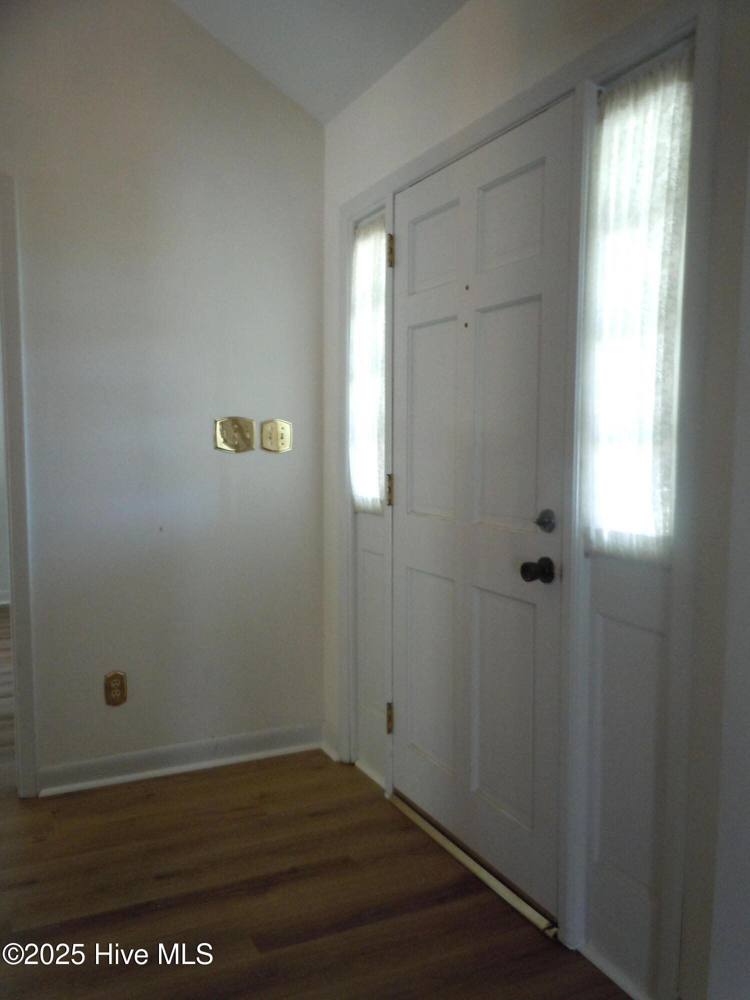 100533053 | Photo 40