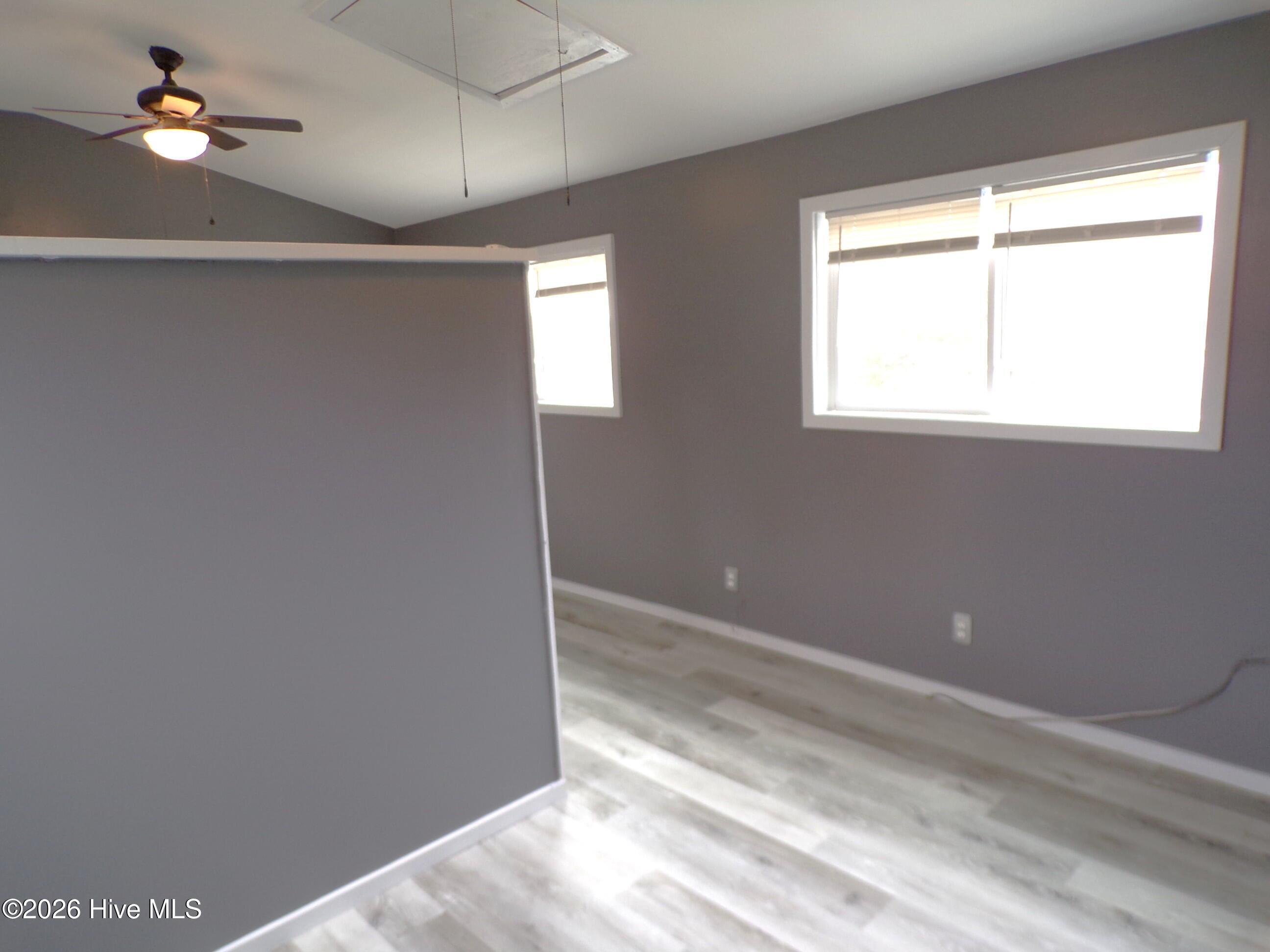 100558071 | Photo 26