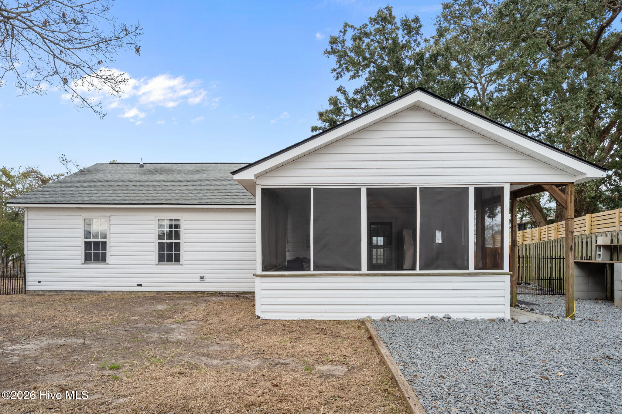 100556265 | Photo 32