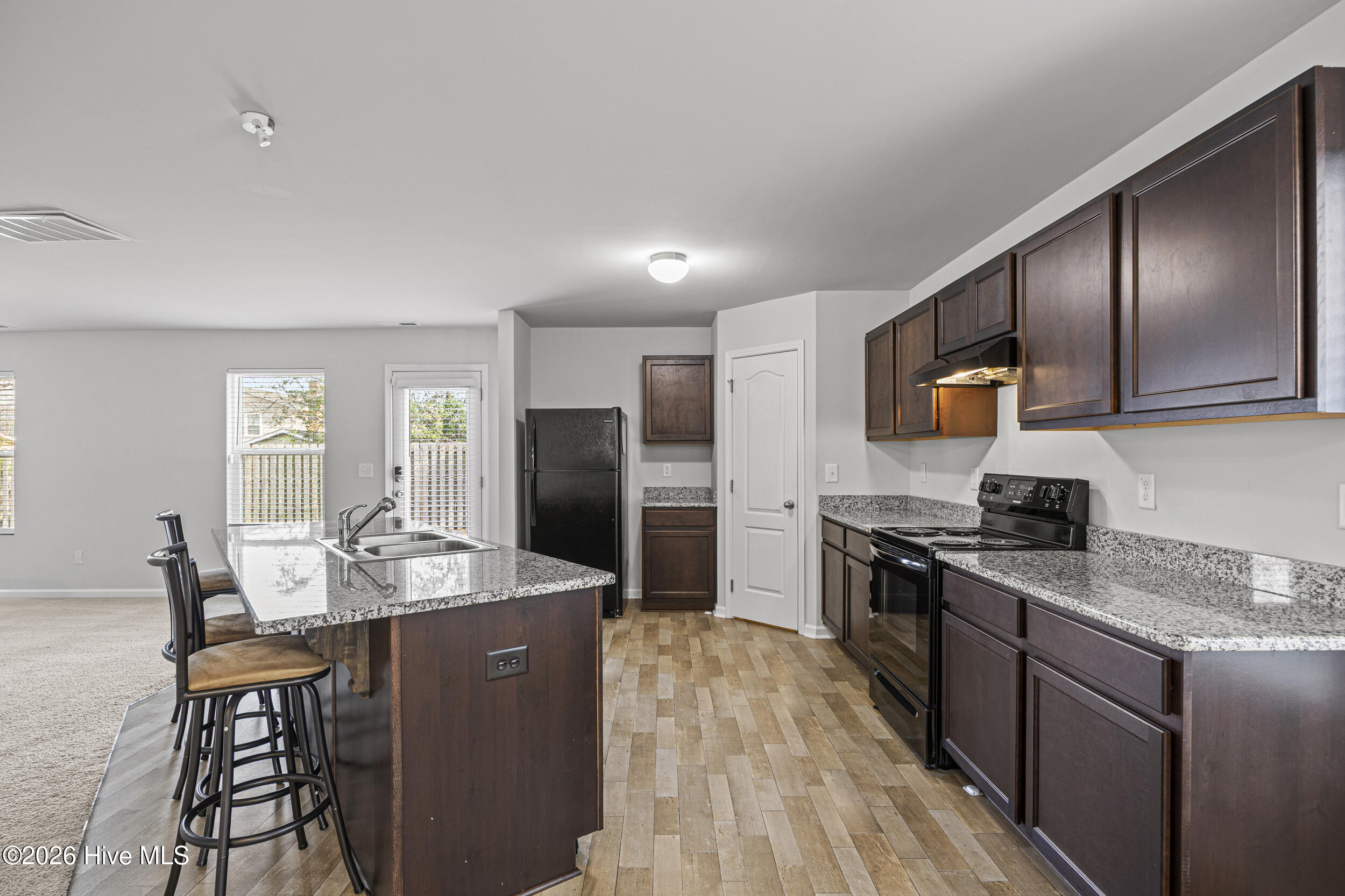 100557017 | Photo 12