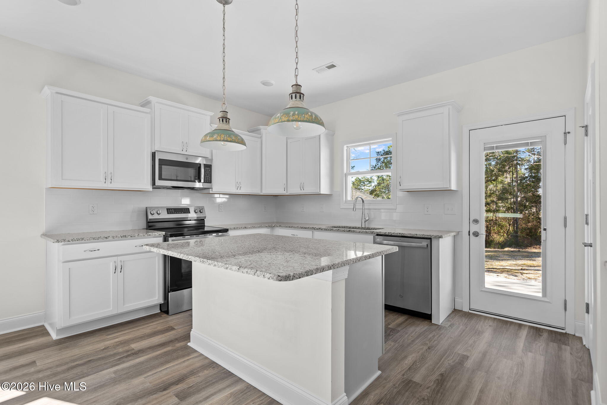 100528702 | Photo 15