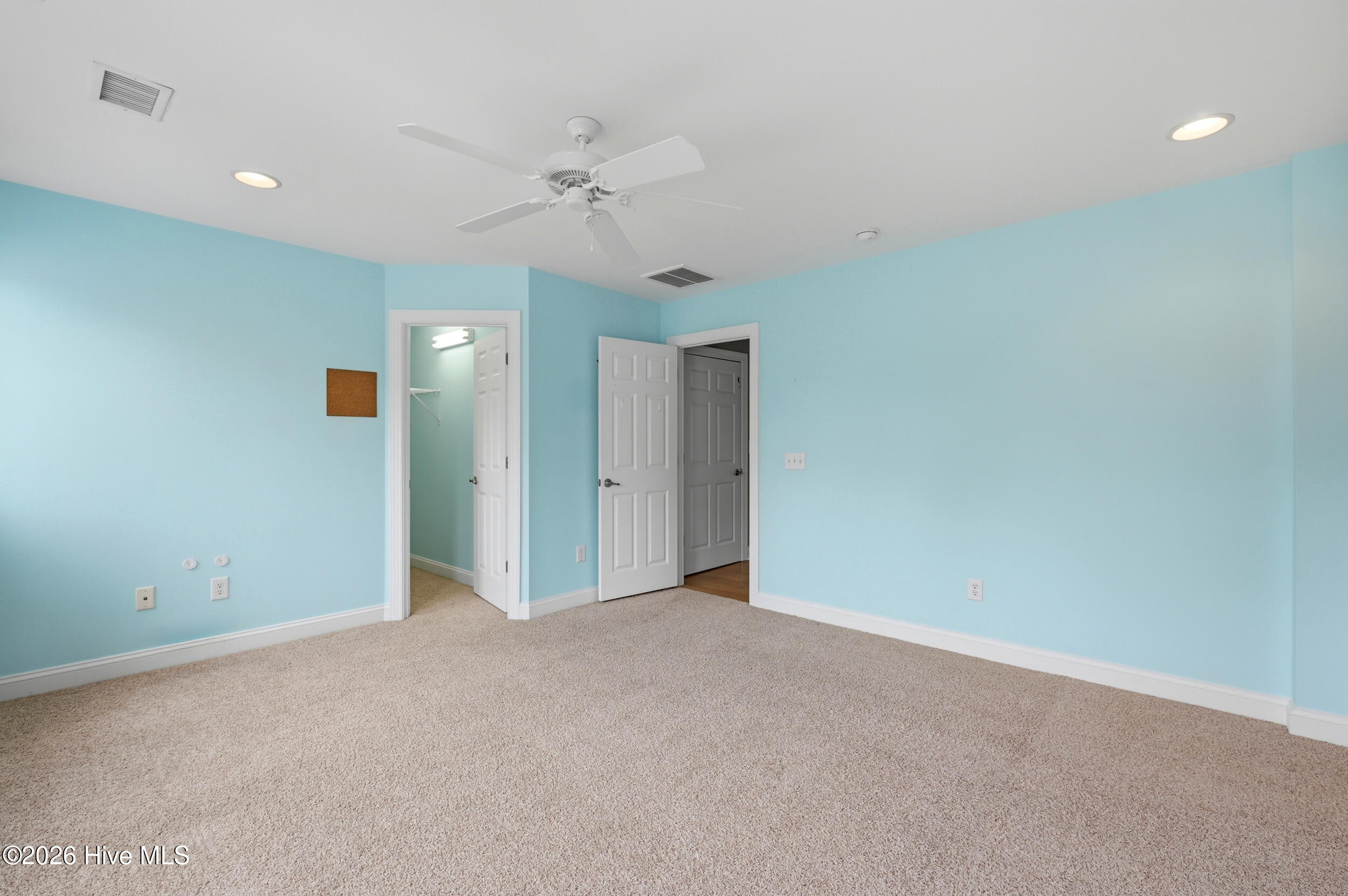 100566380 | Photo 25