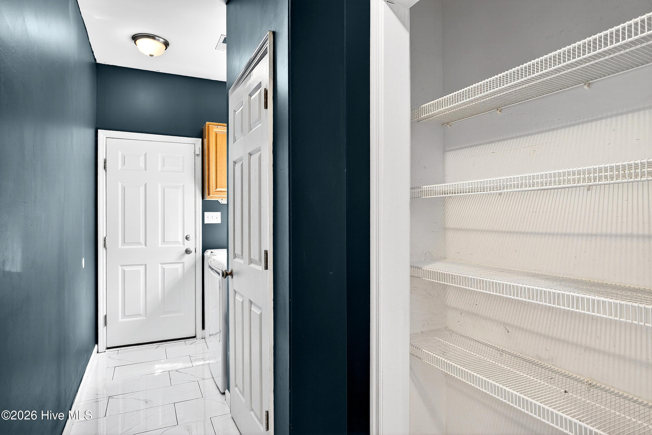 100567675 | Photo 14