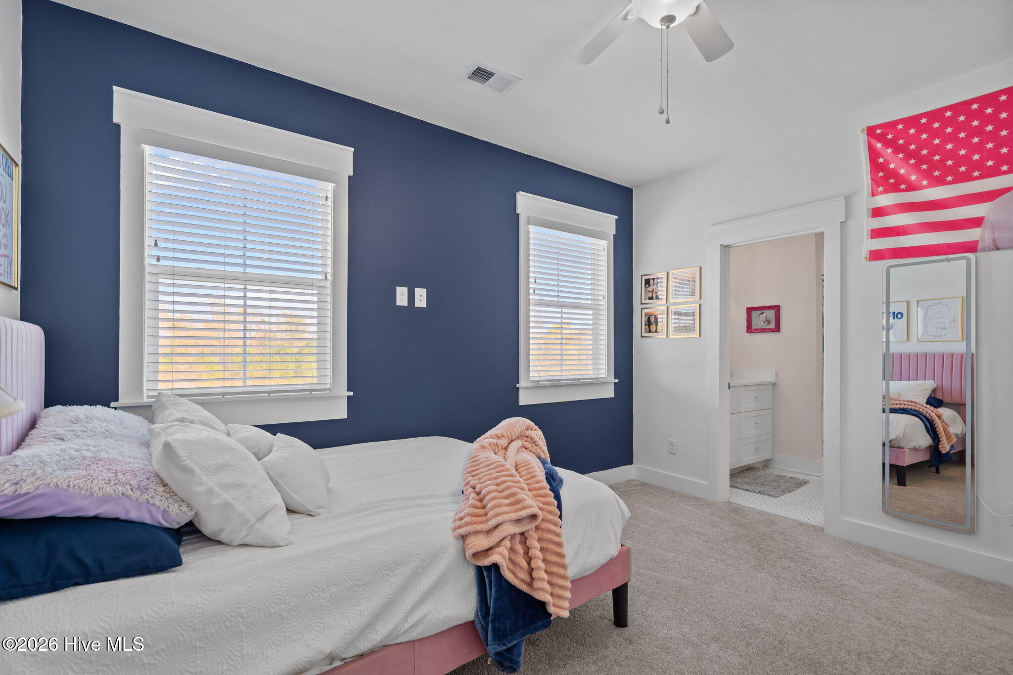 100563591 | Photo 31