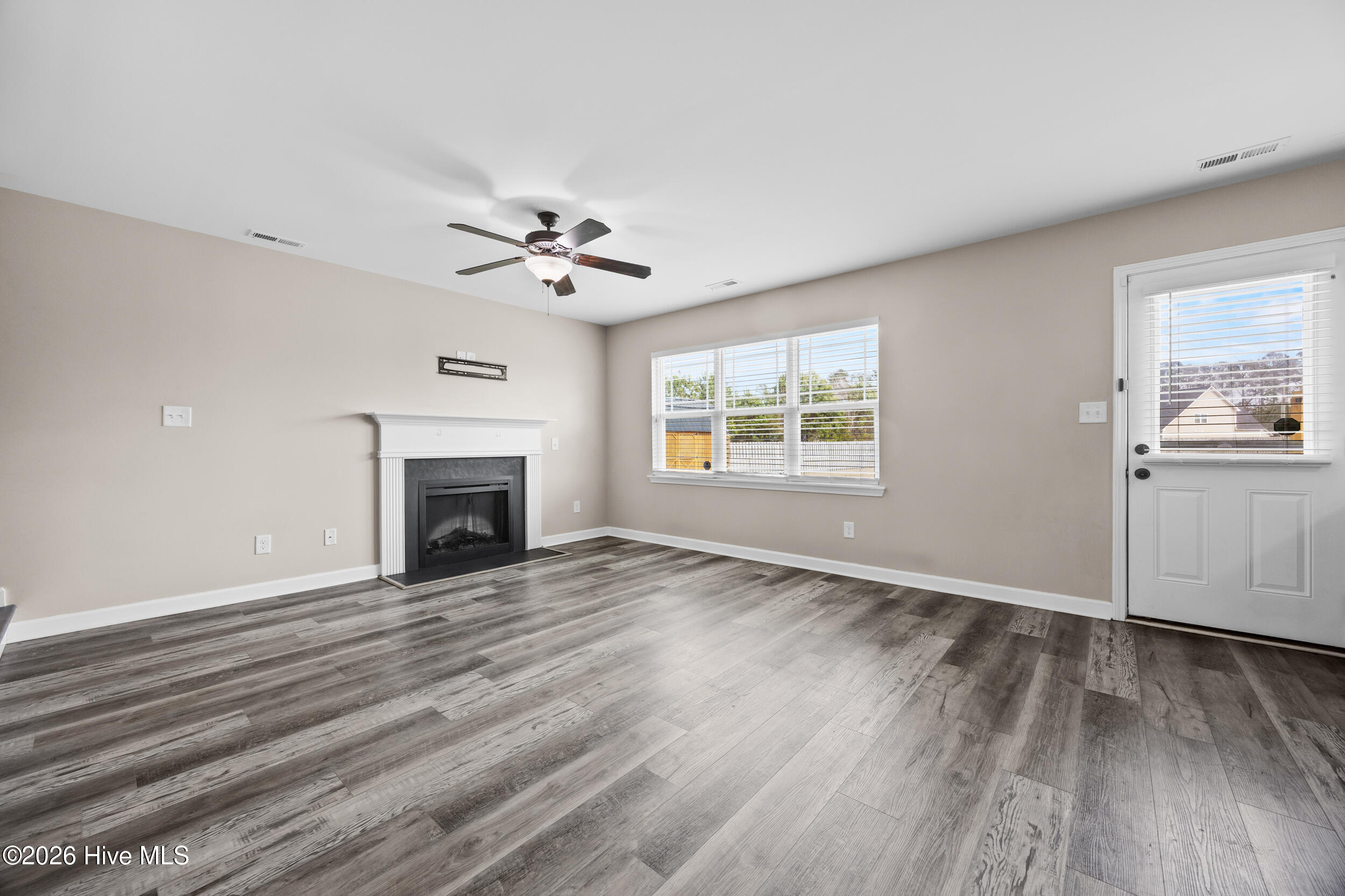 100556419 | Photo 22