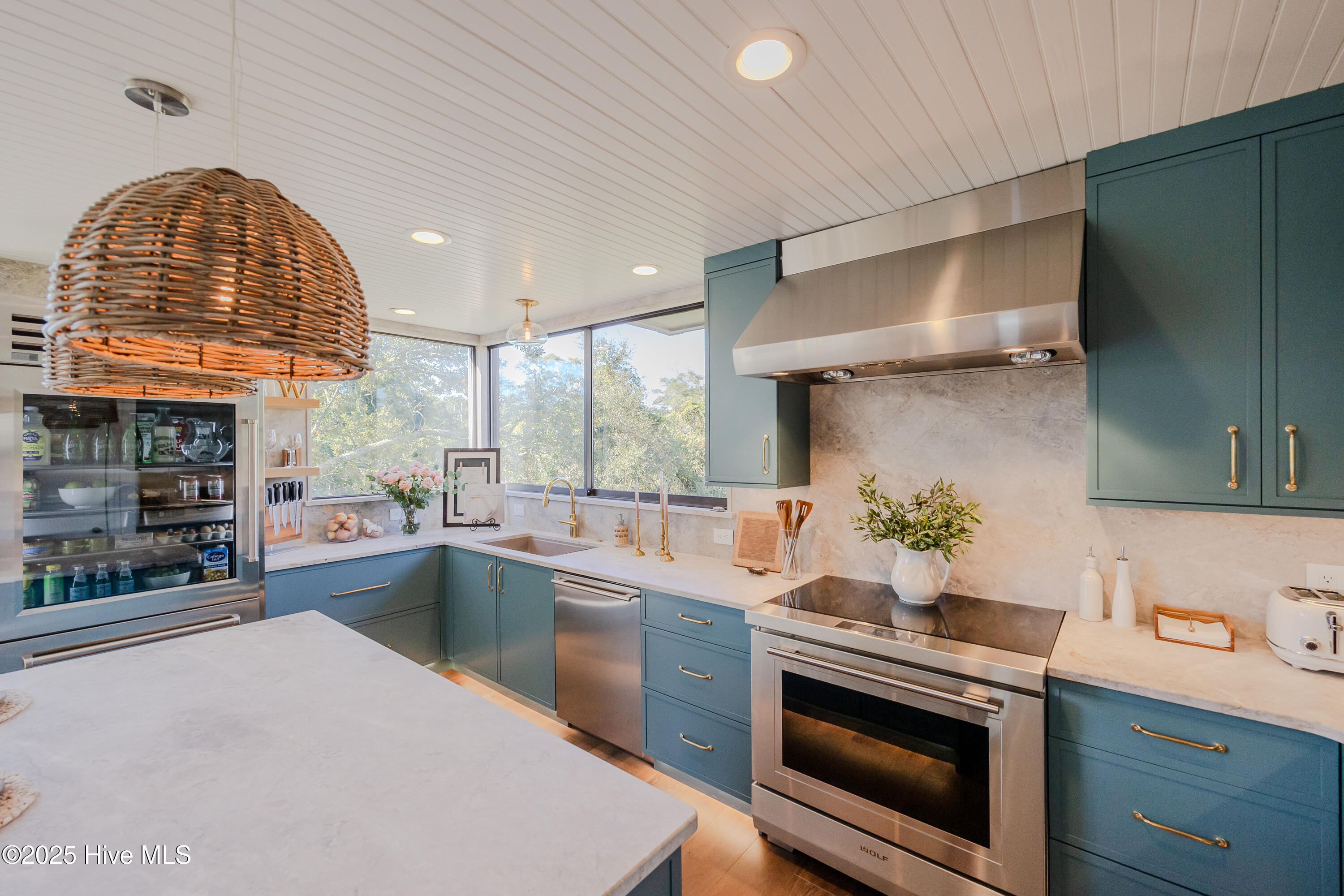 100518193 | Photo 14