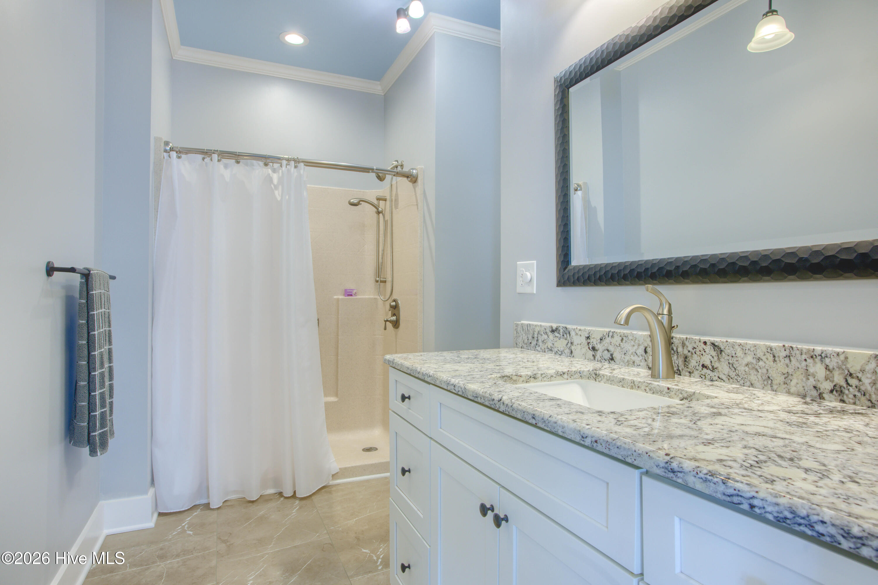 100559863 | Photo 43