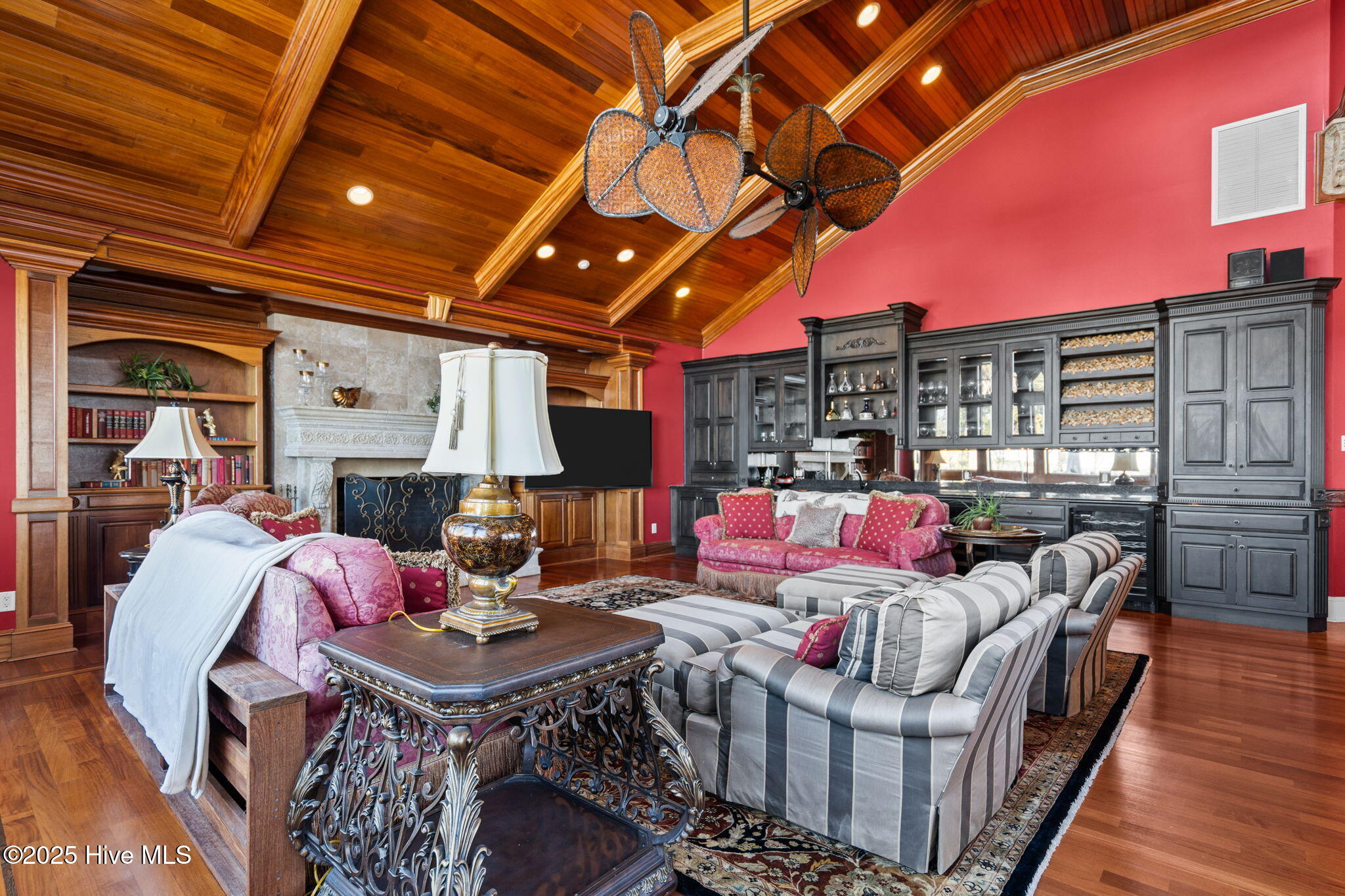 100547936 | Photo 31