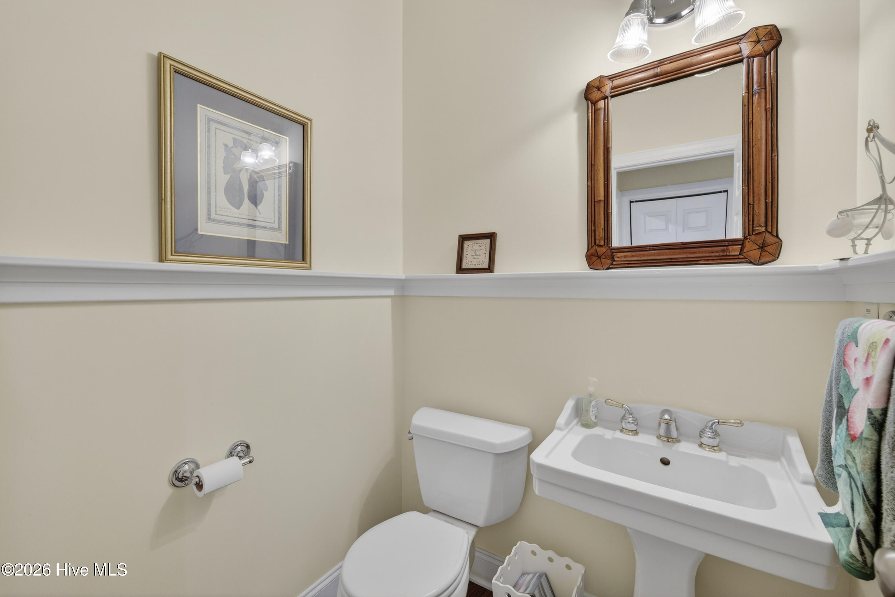 100561189 | Photo 47