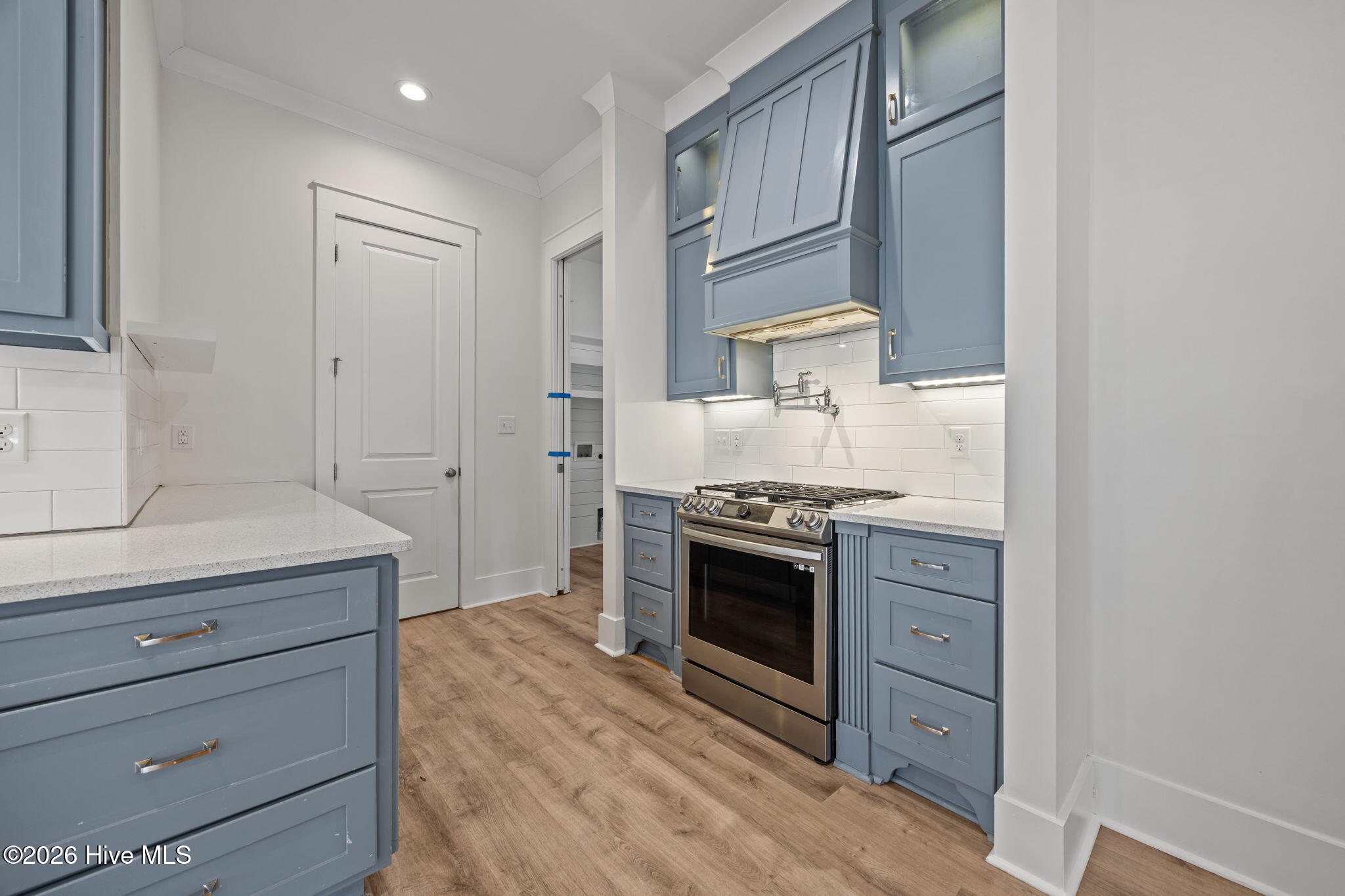 100558576 | Photo 13