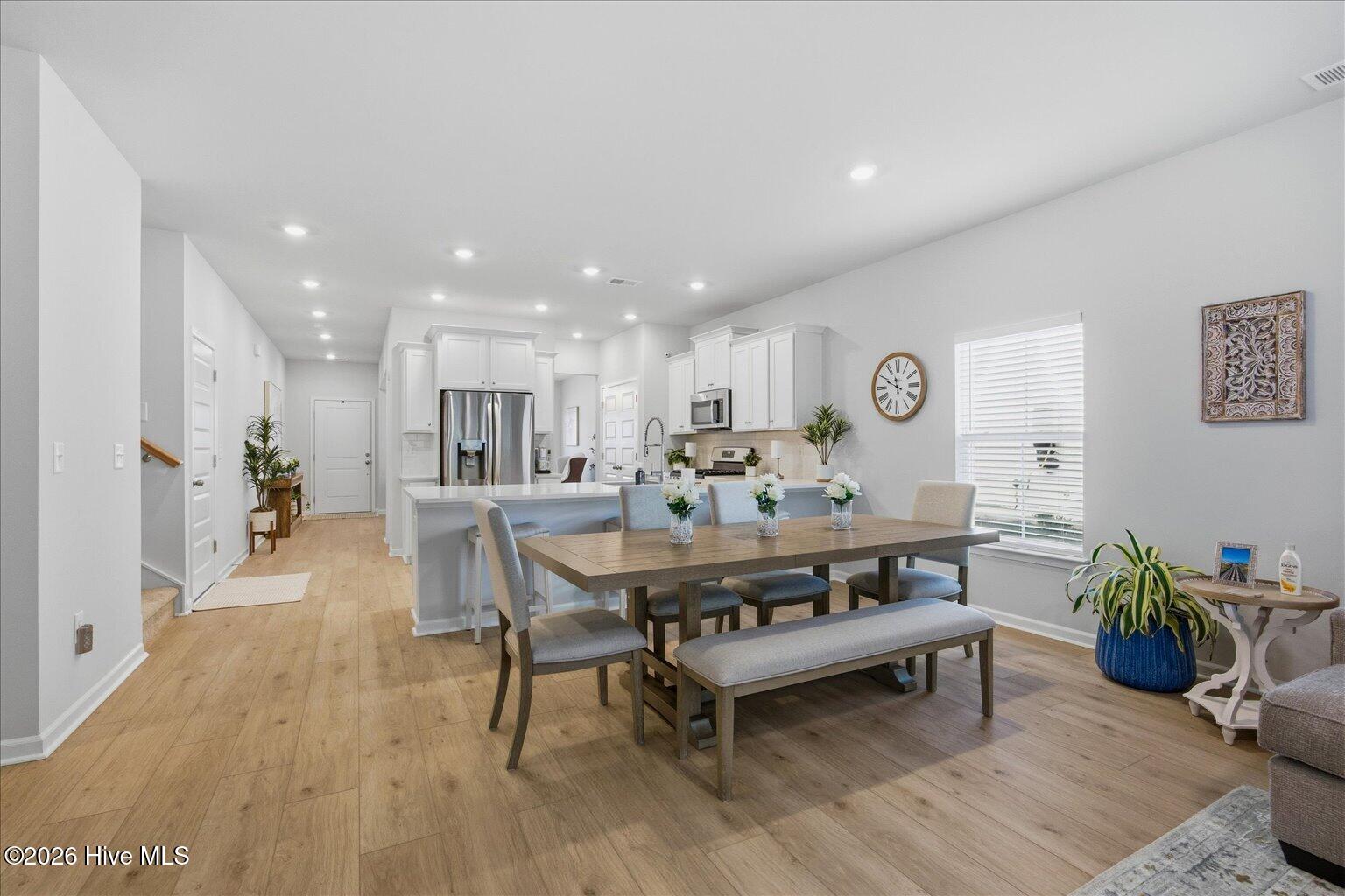 100560282 | Photo 28