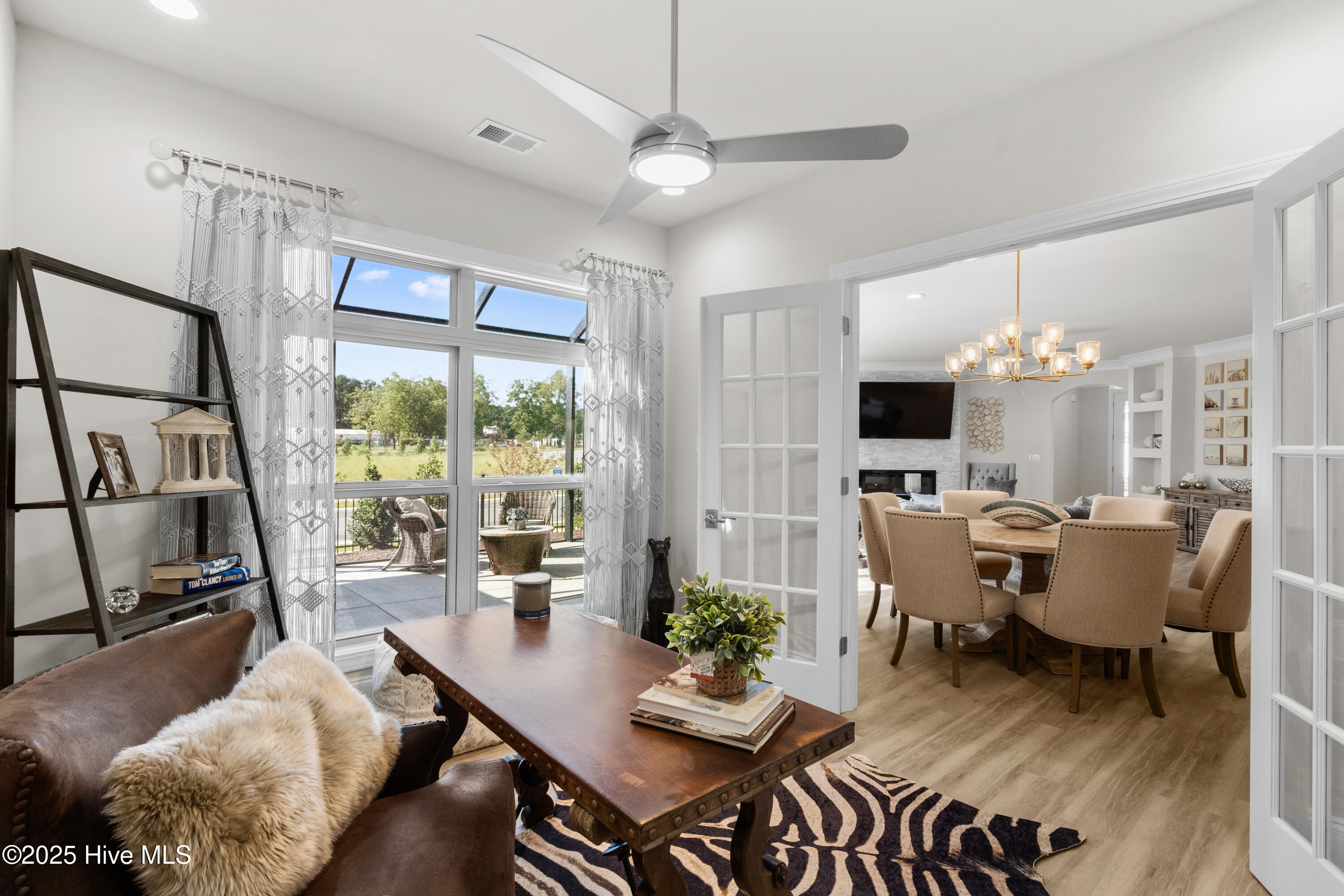 100496810 | Photo 36