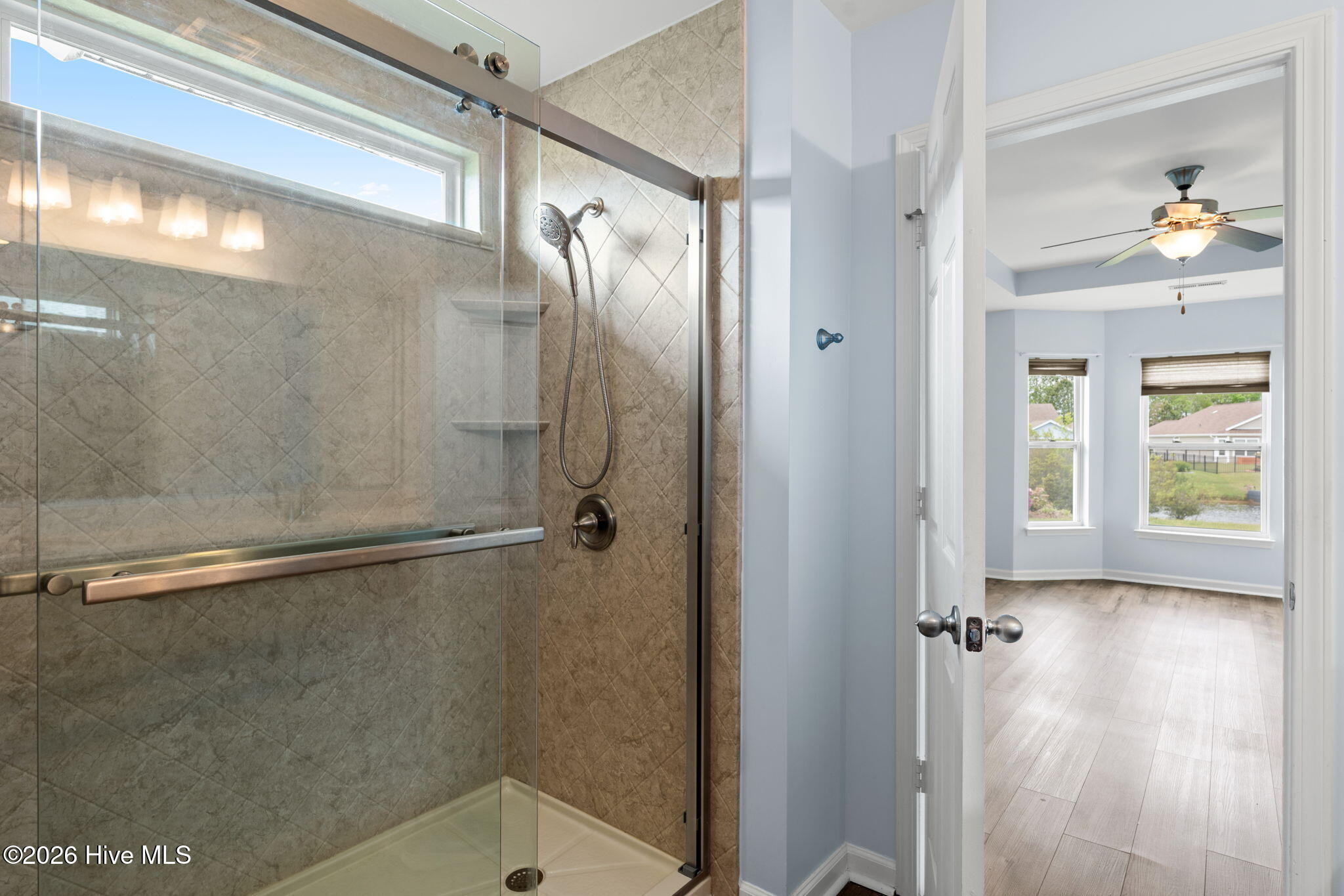 100565577 | Photo 20