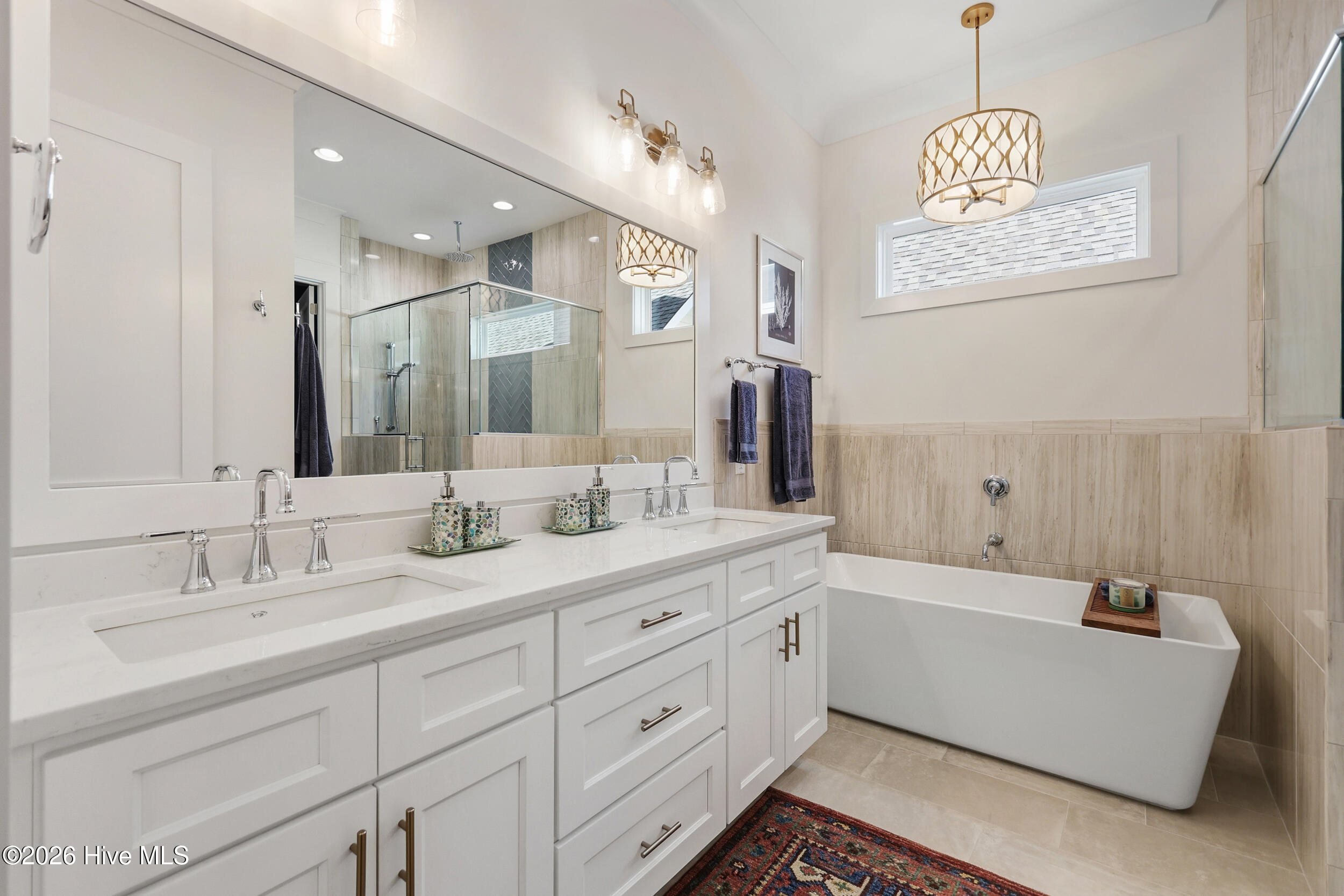 100558657 | Photo 33