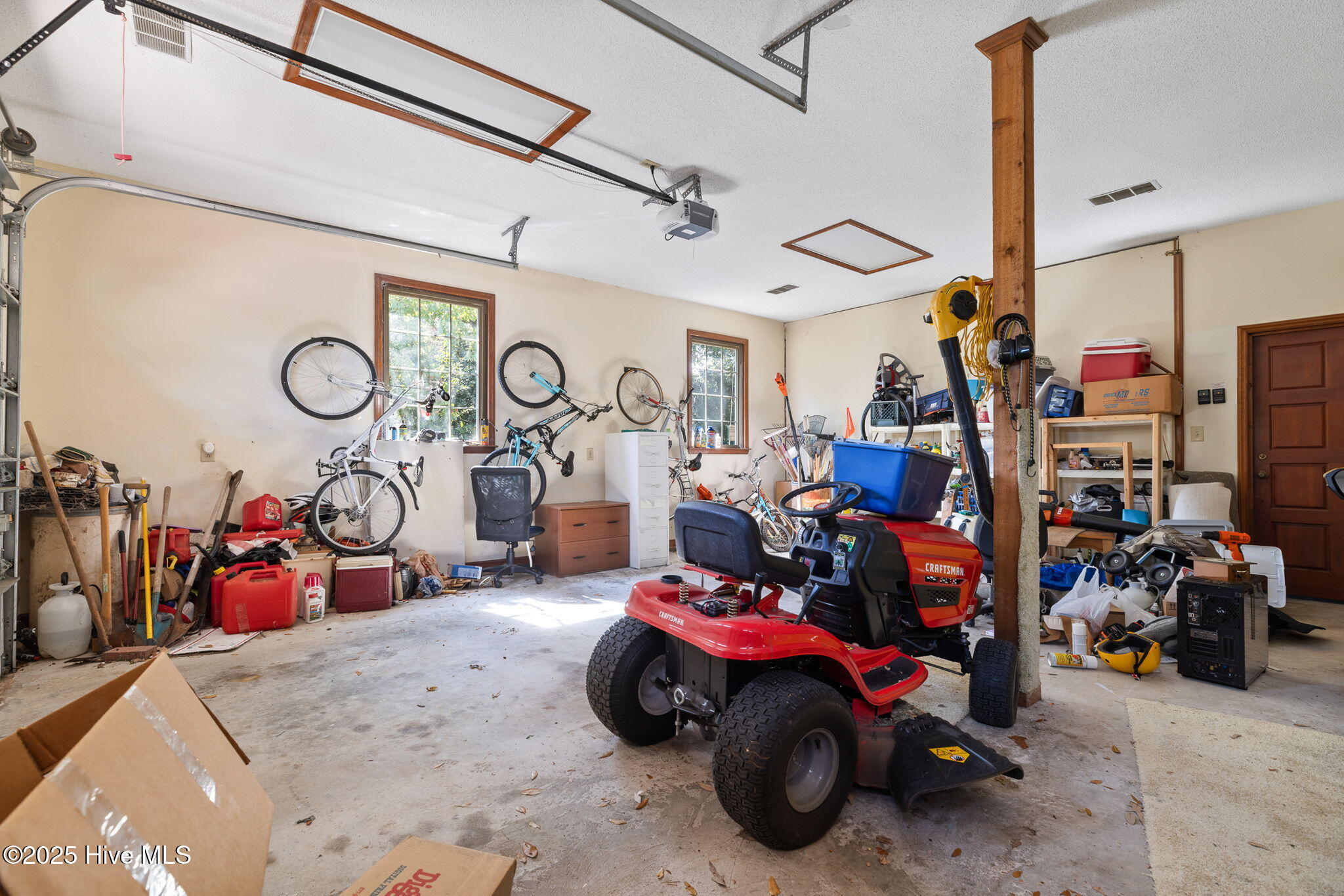 100531930 | Photo 61